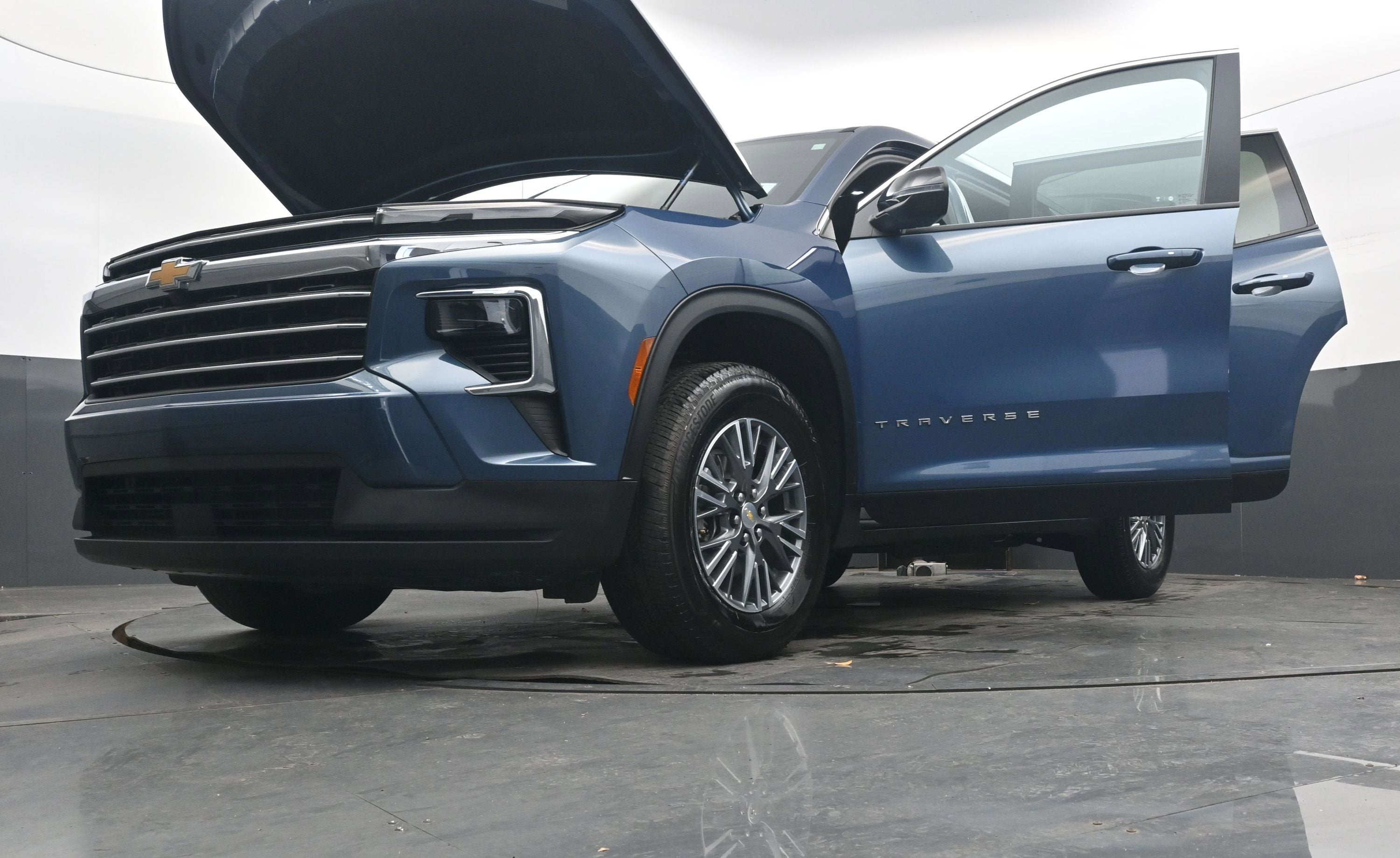 2025 Chevrolet Traverse FWD LT