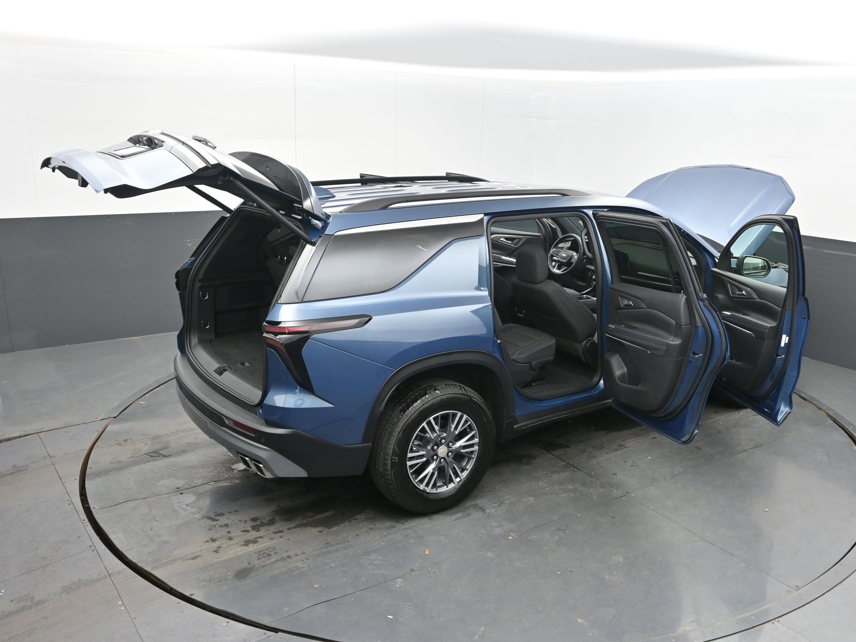 2025 Chevrolet Traverse FWD LT