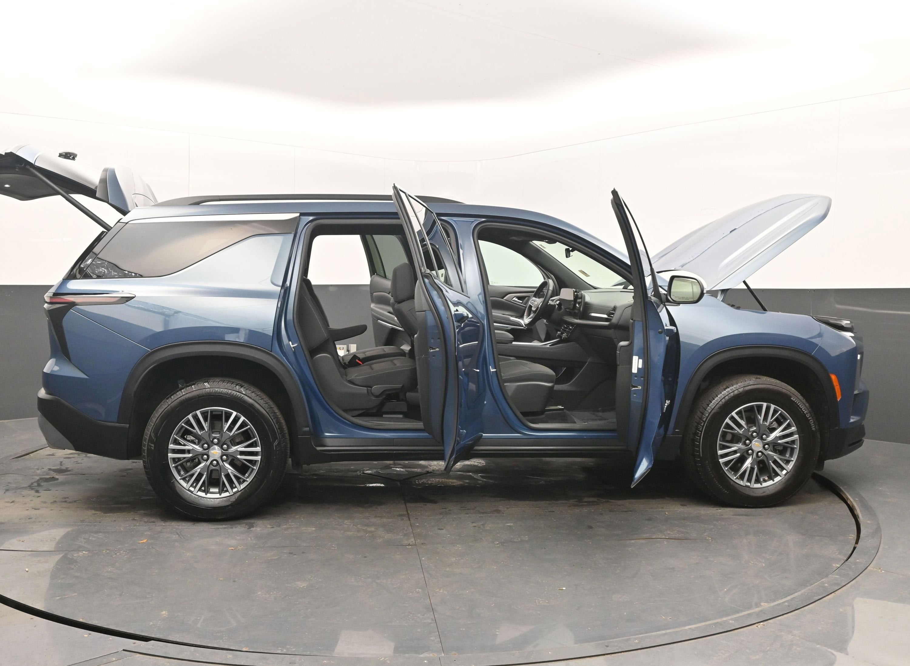 2025 Chevrolet Traverse FWD LT