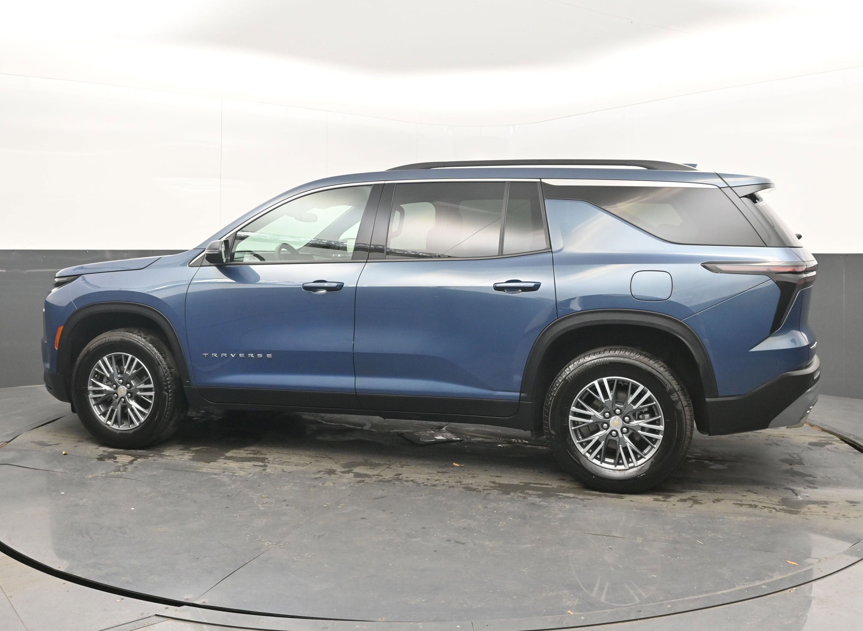 2025 Chevrolet Traverse FWD LT