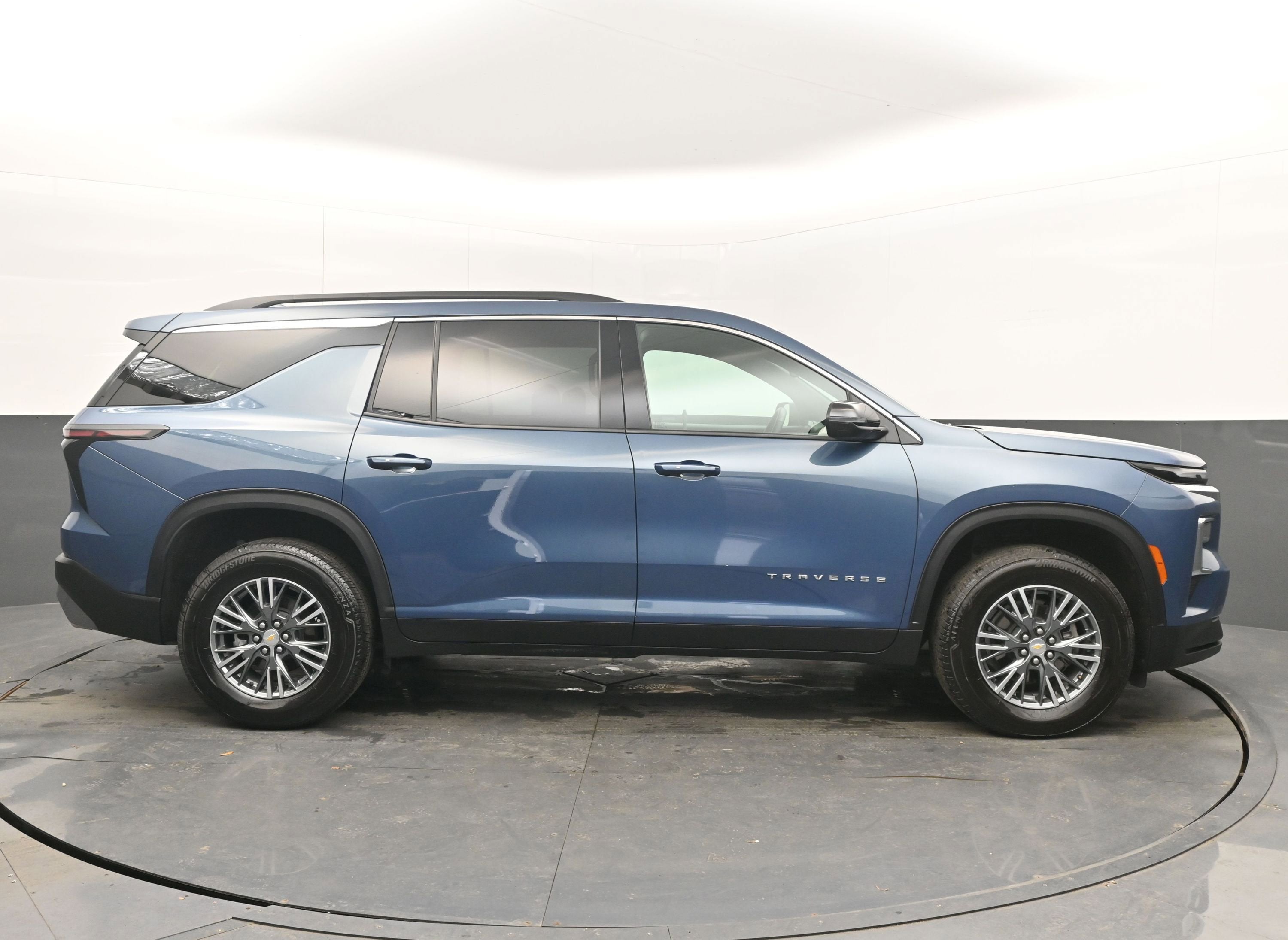 2025 Chevrolet Traverse FWD LT