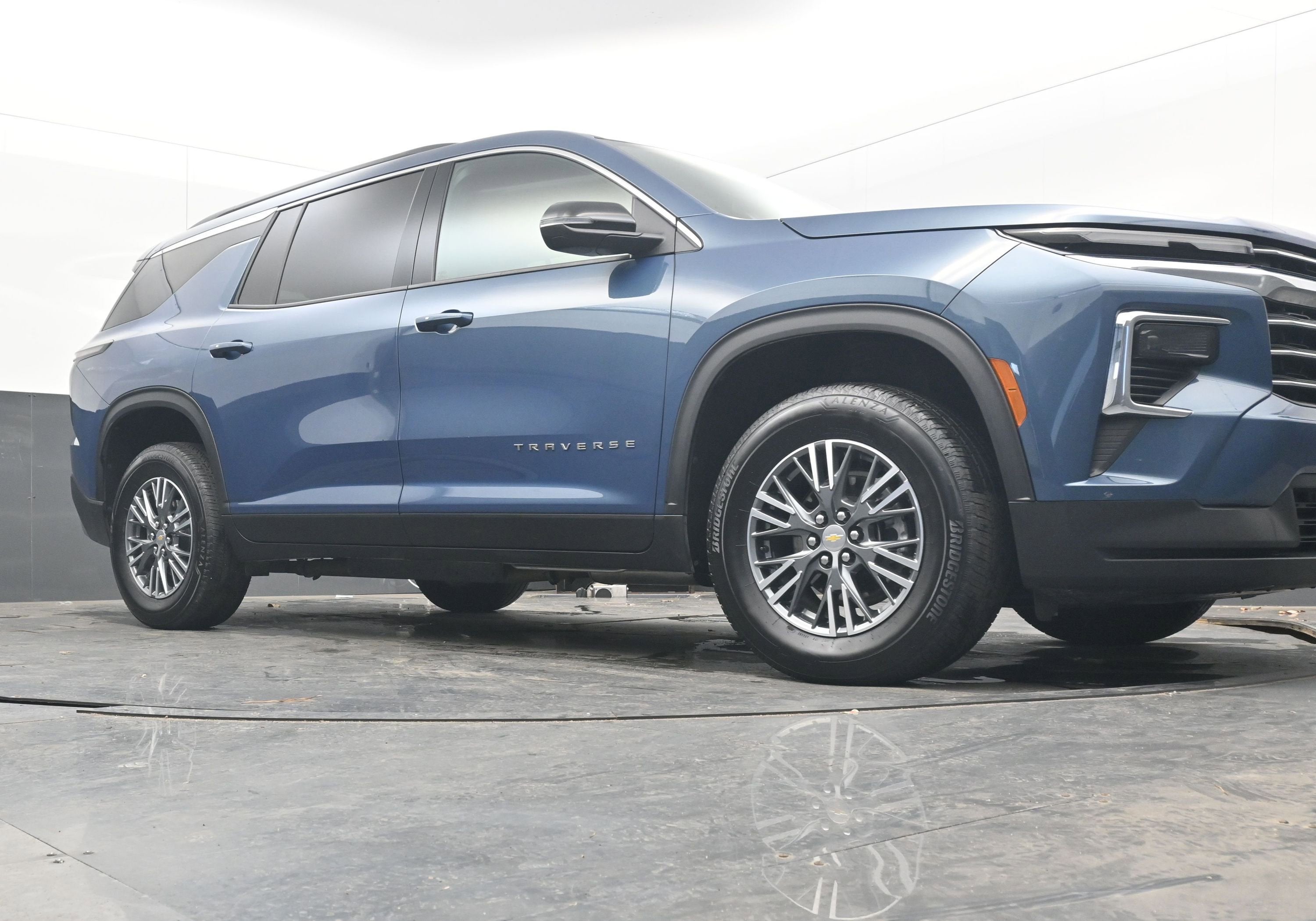 2025 Chevrolet Traverse FWD LT