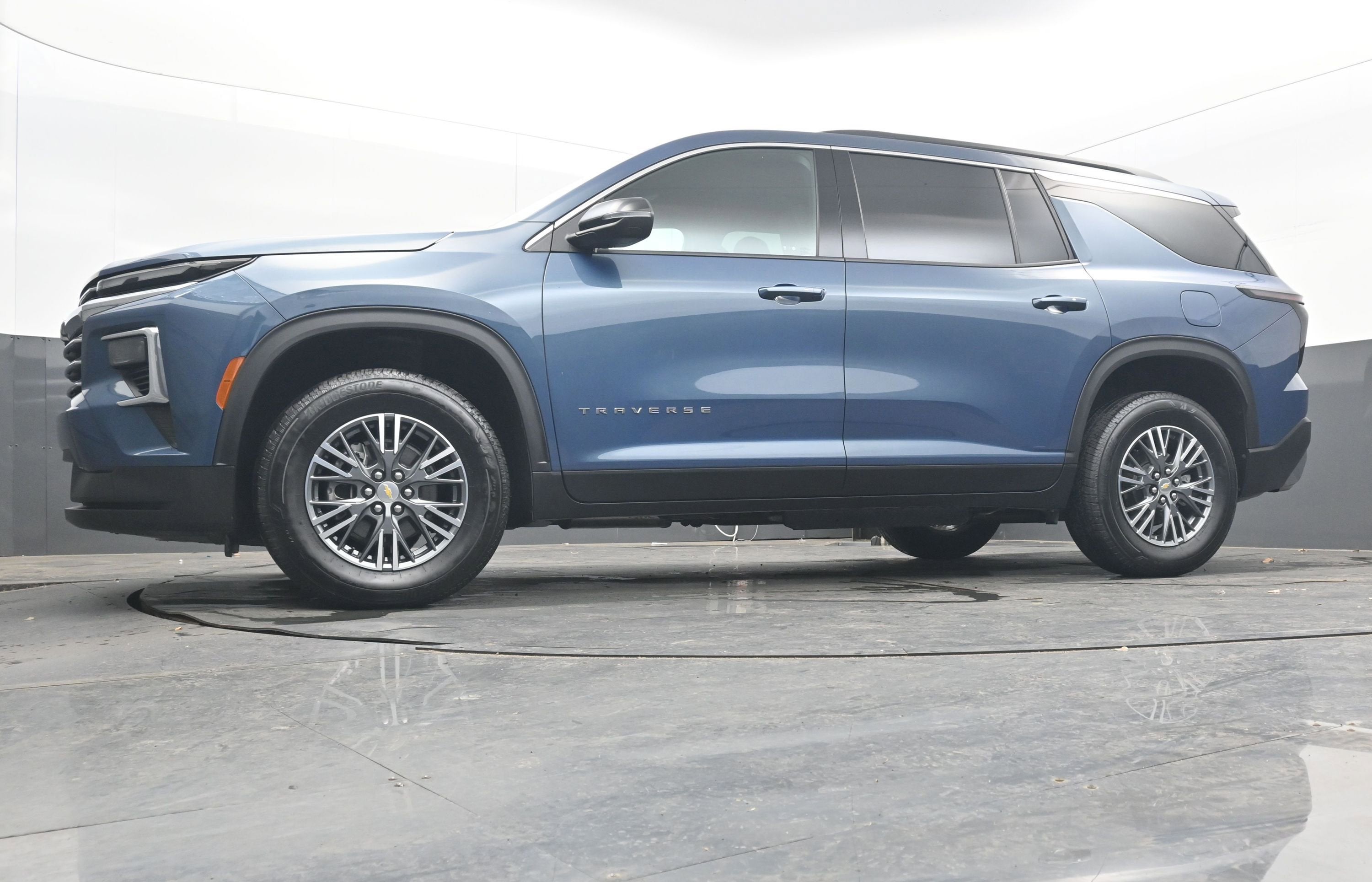 2025 Chevrolet Traverse FWD LT
