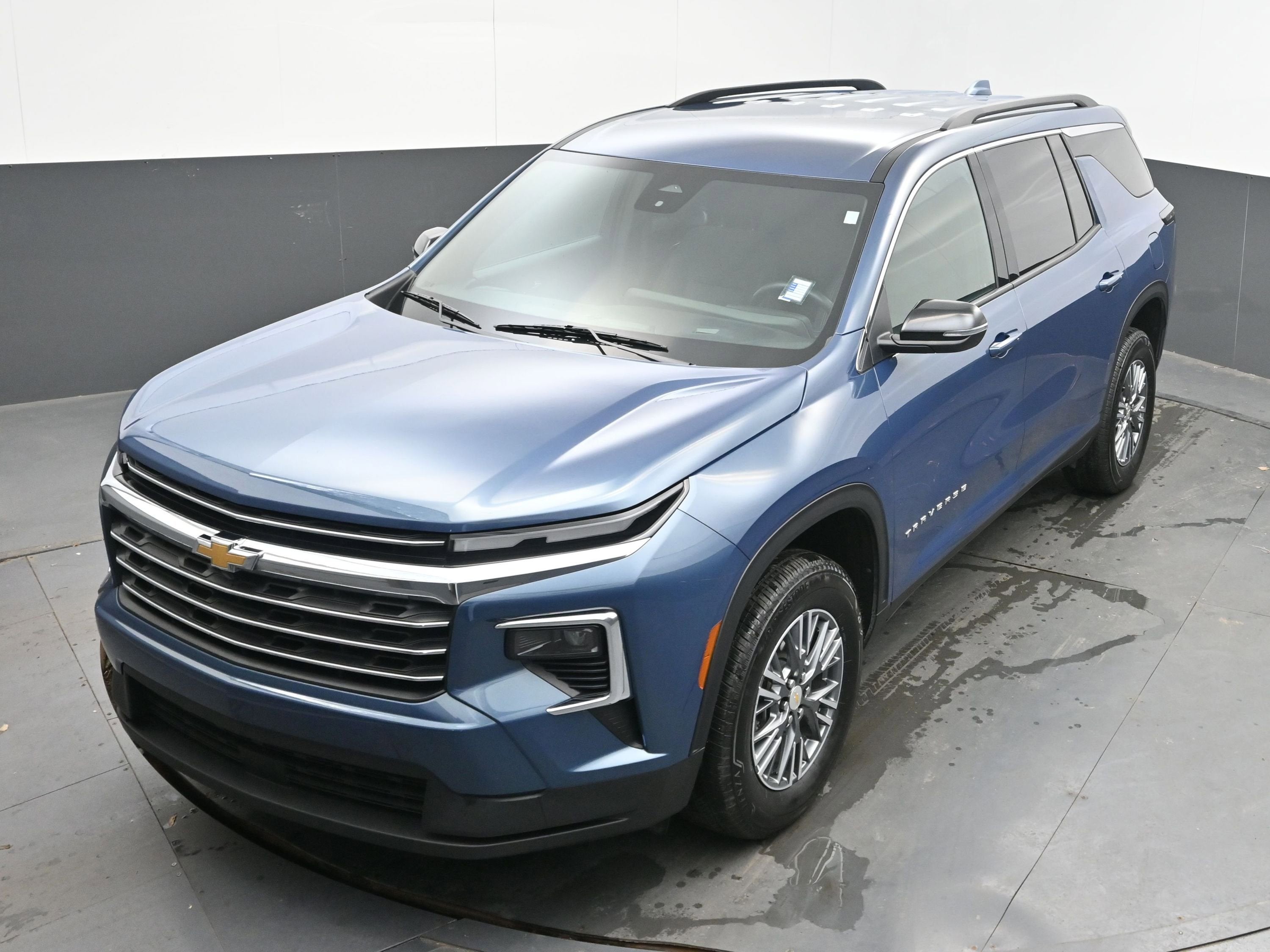 2025 Chevrolet Traverse FWD LT