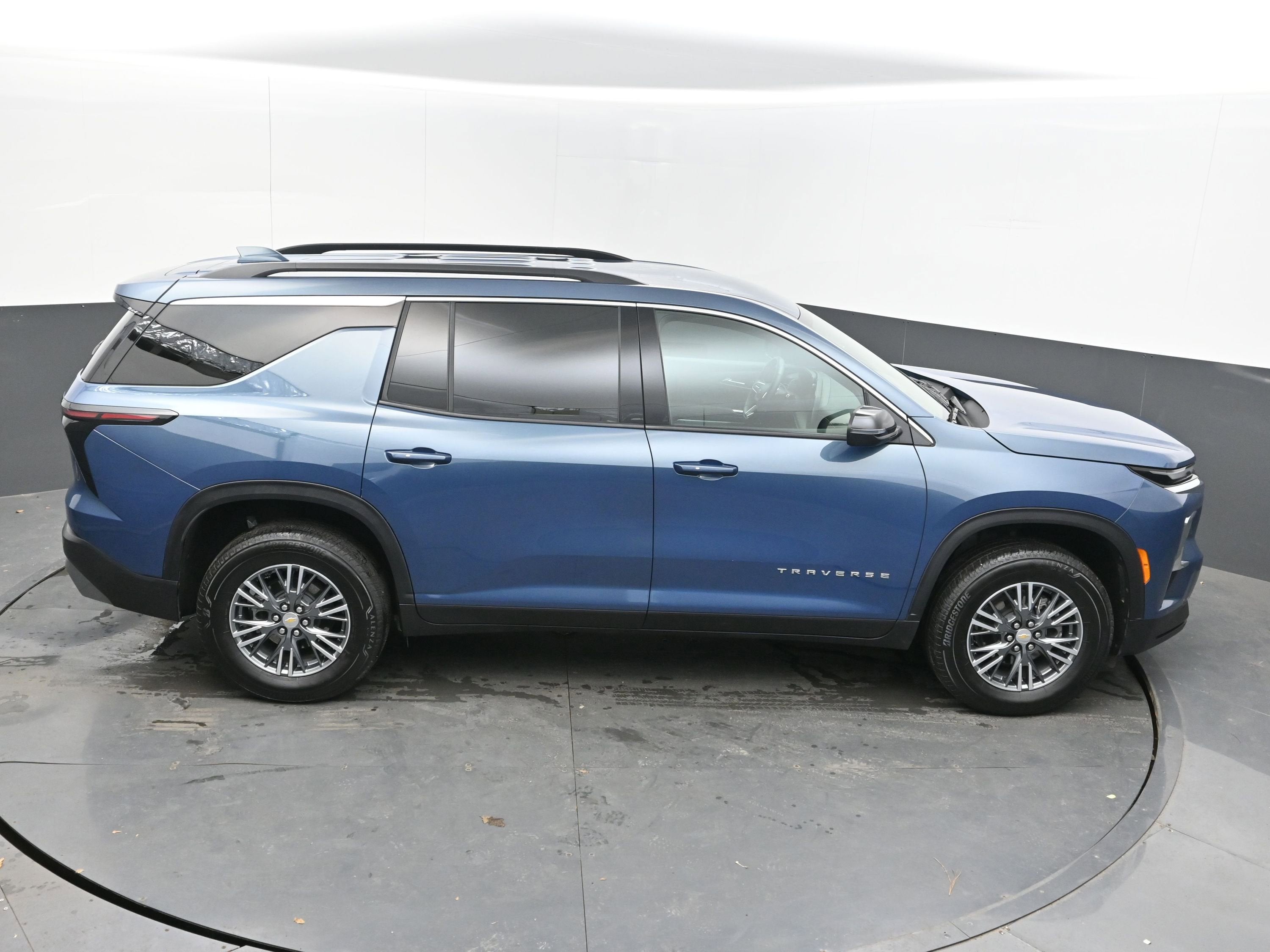 2025 Chevrolet Traverse FWD LT