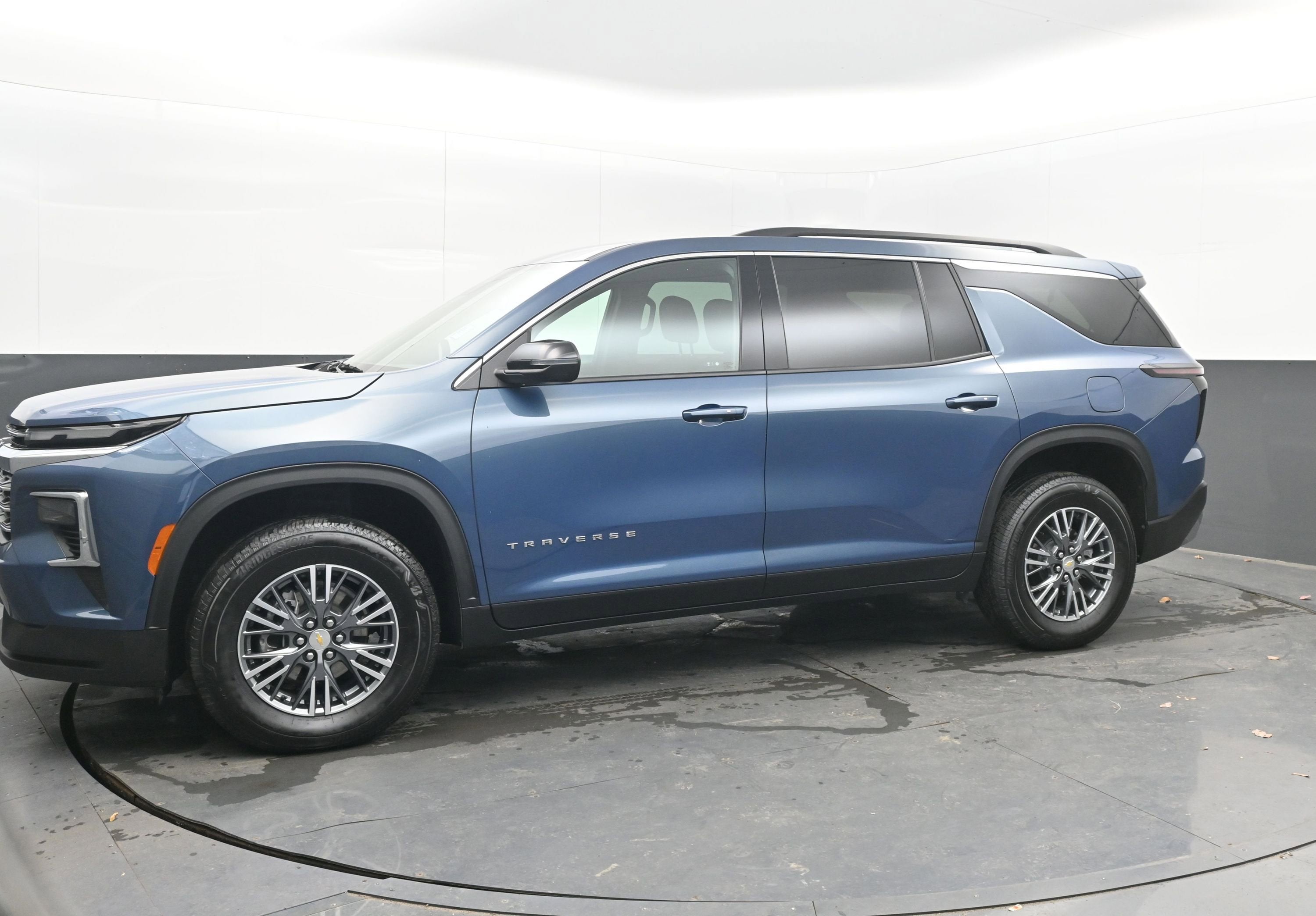 2025 Chevrolet Traverse FWD LT