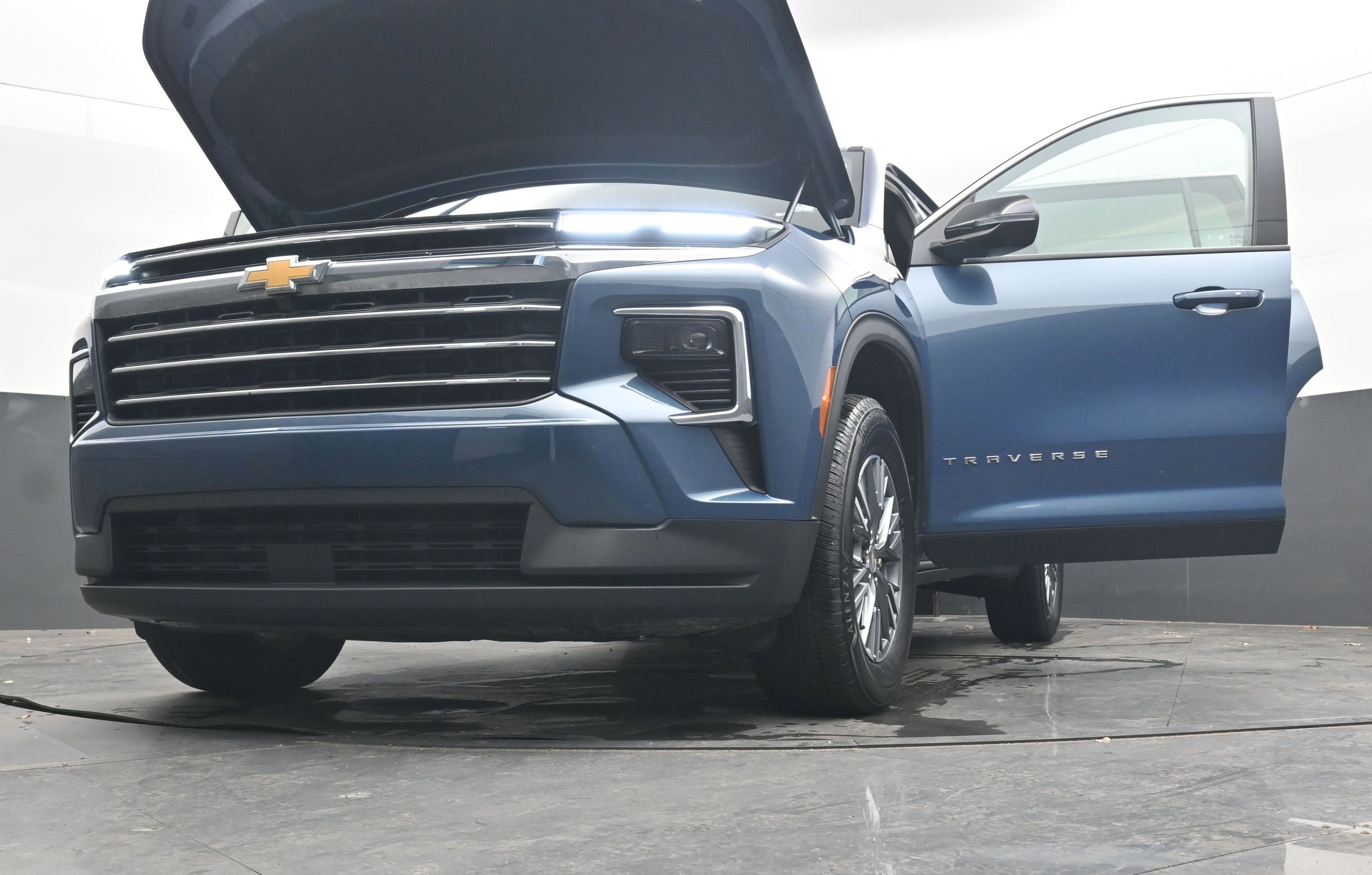 2025 Chevrolet Traverse FWD LT