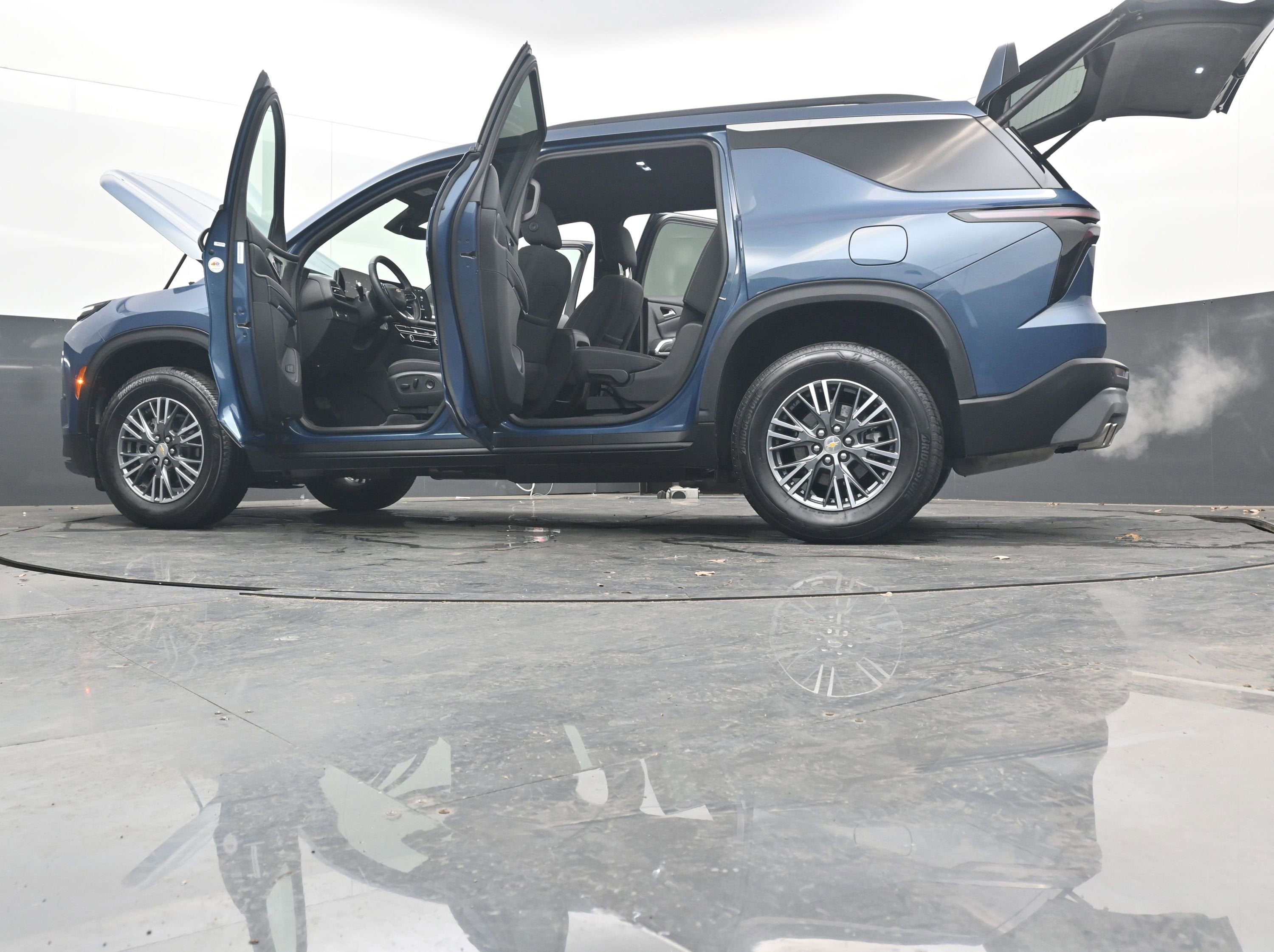 2025 Chevrolet Traverse FWD LT