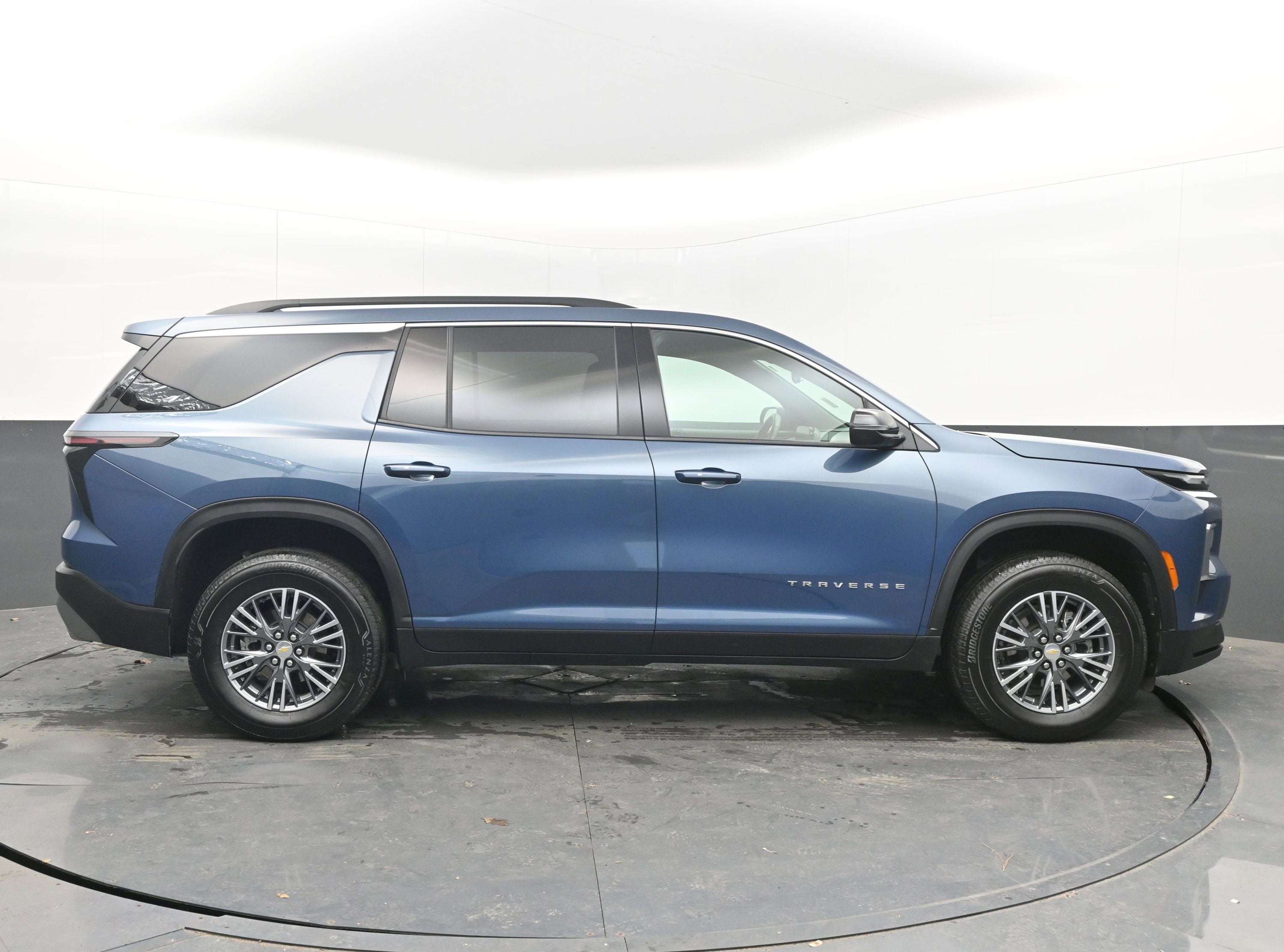 2025 Chevrolet Traverse FWD LT