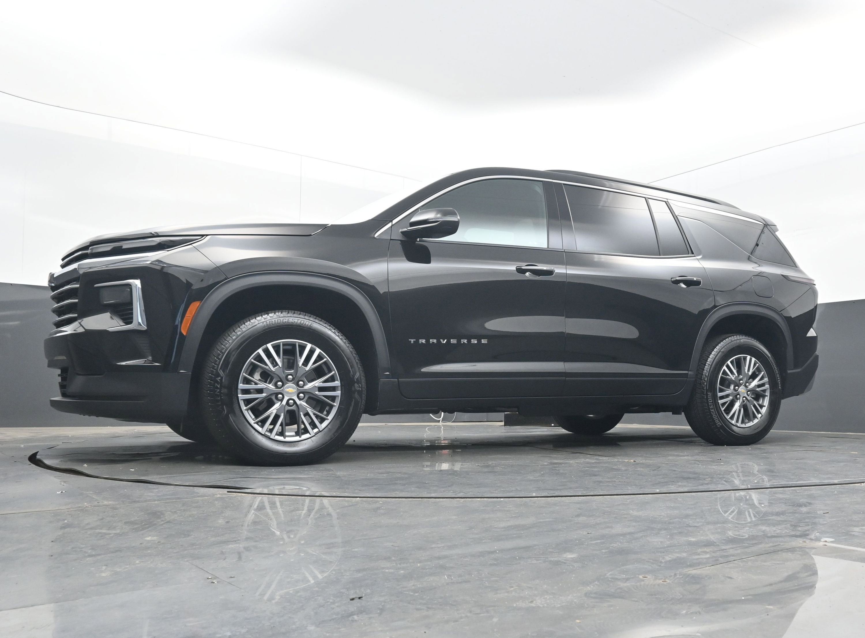 2025 Chevrolet Traverse FWD LT