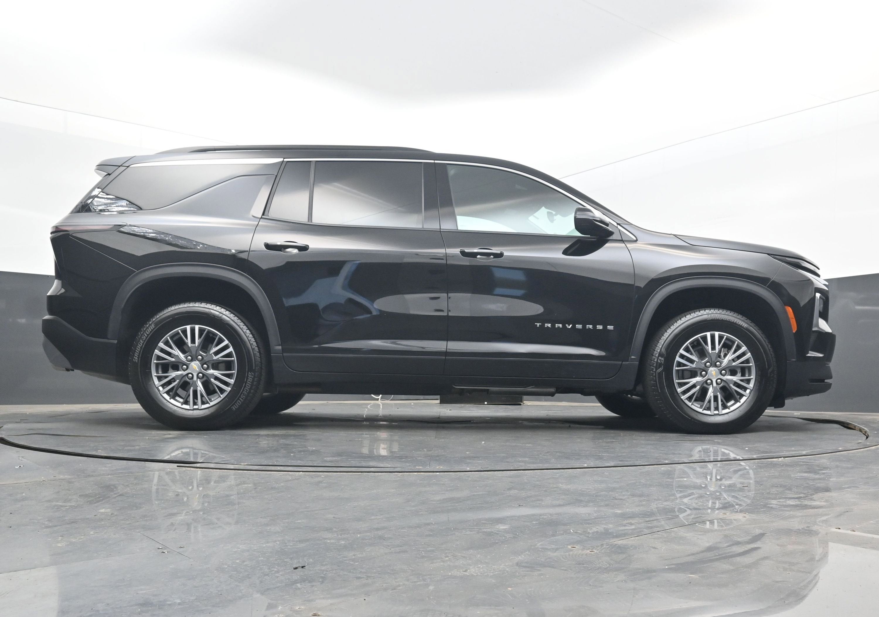 2025 Chevrolet Traverse FWD LT