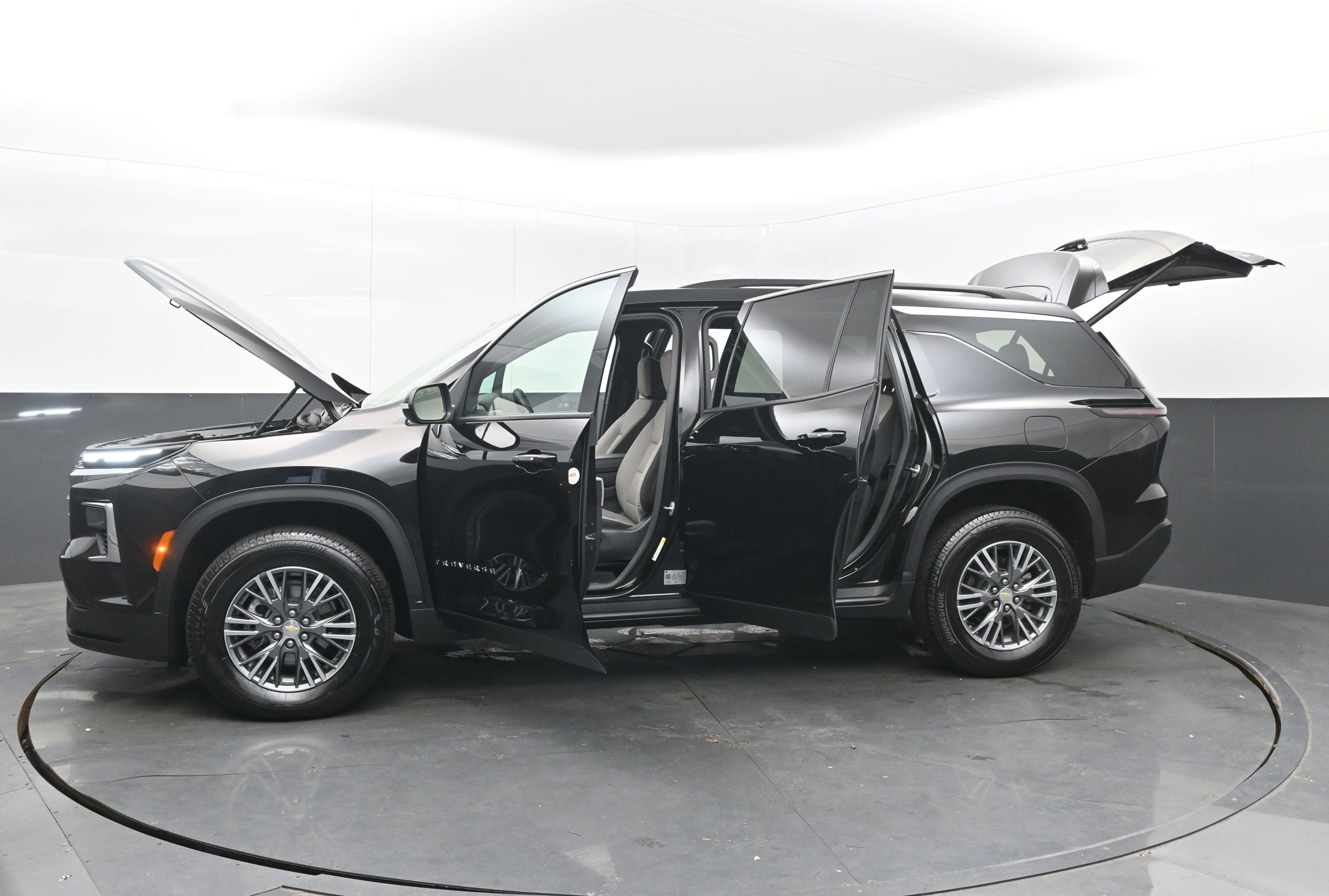 2025 Chevrolet Traverse FWD LT