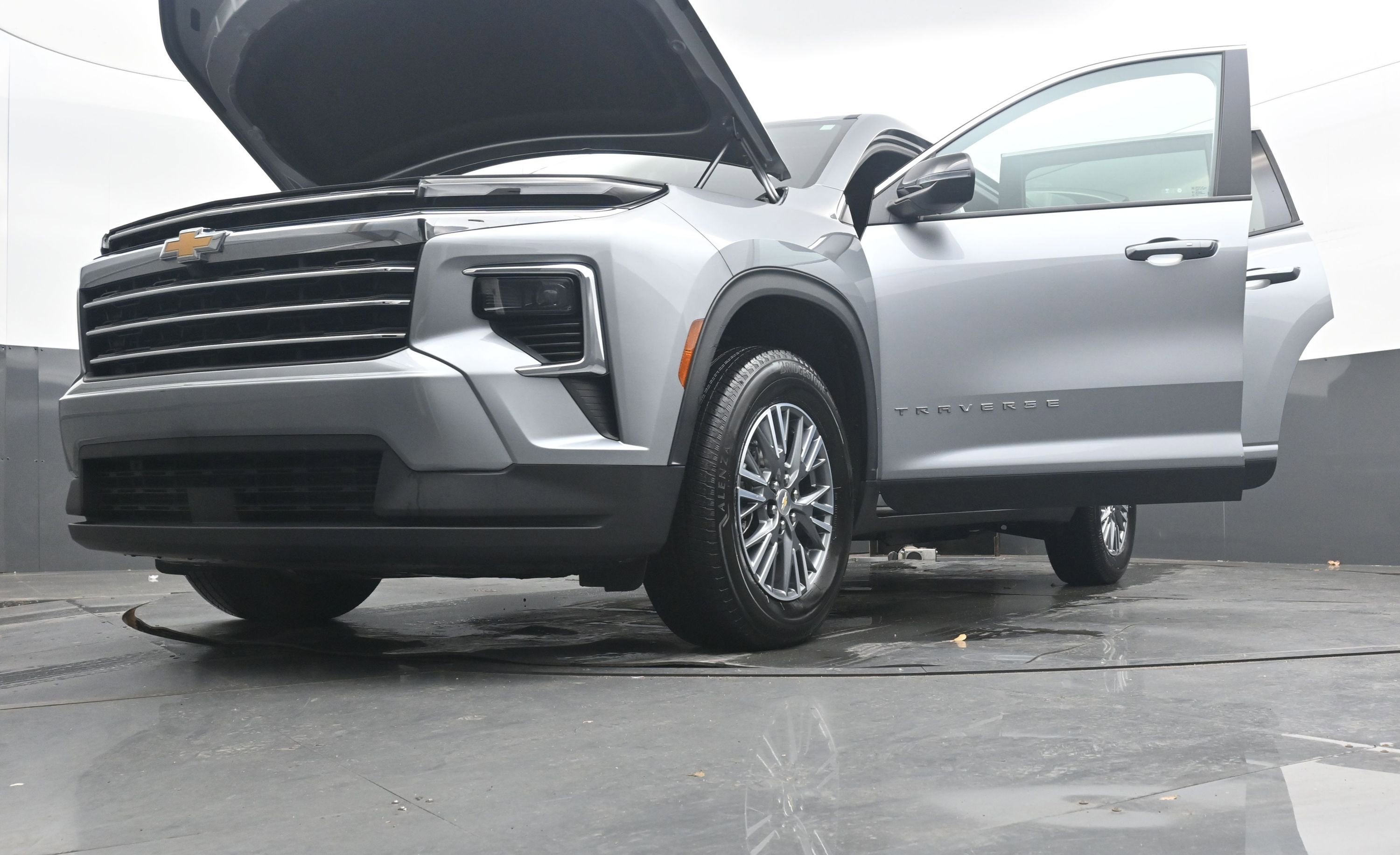 2025 Chevrolet Traverse FWD LT