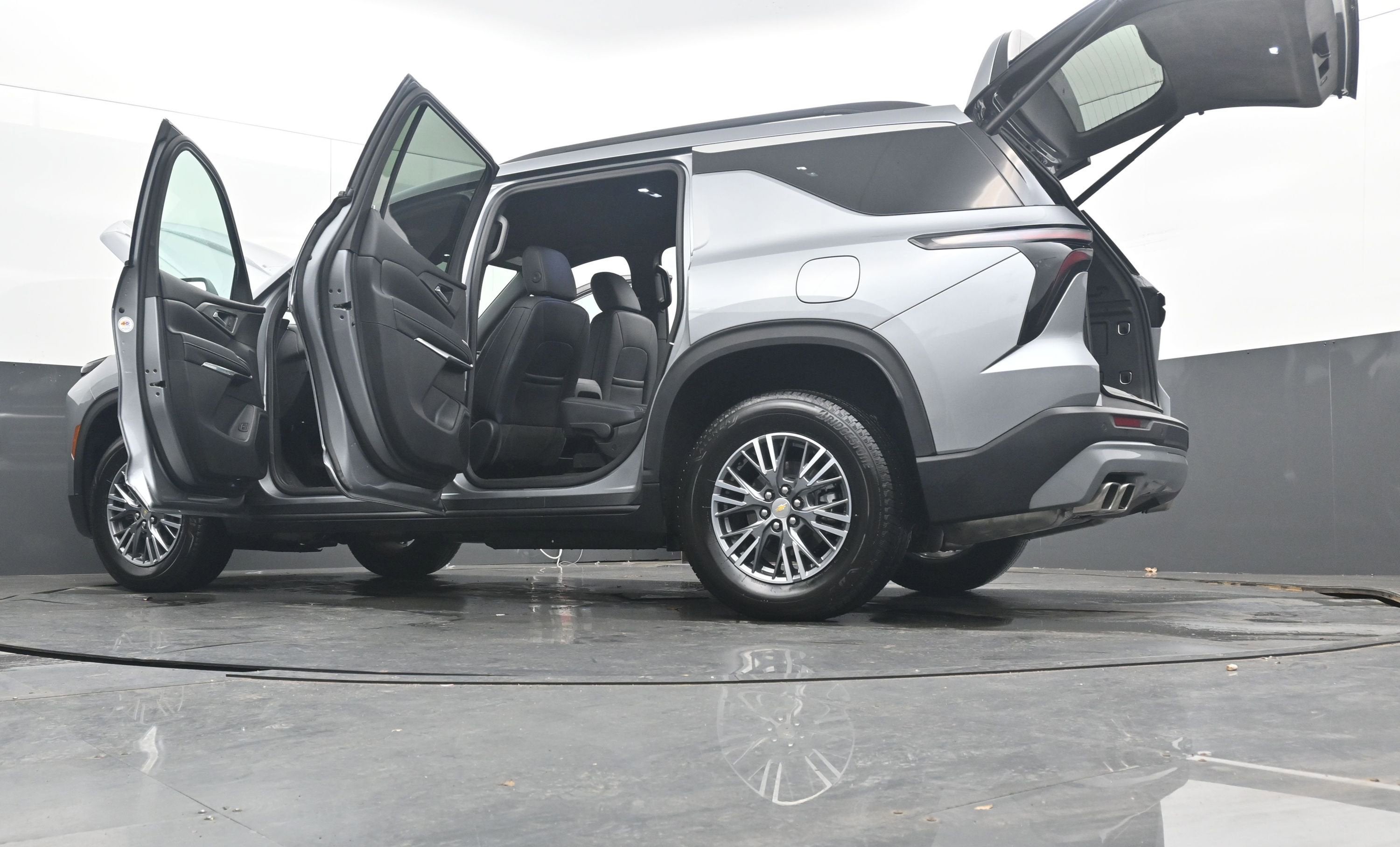 2025 Chevrolet Traverse FWD LT