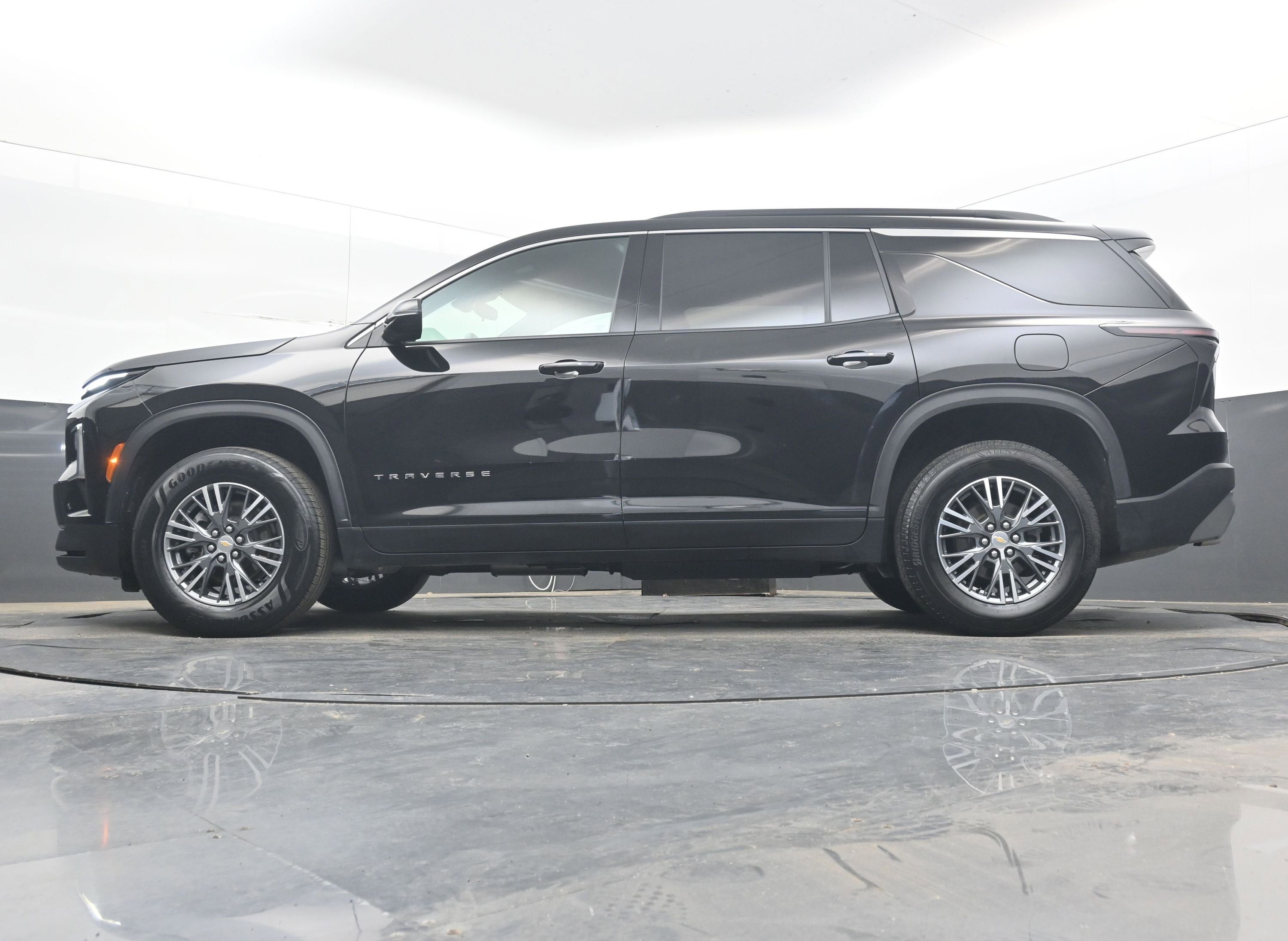 2025 Chevrolet Traverse FWD LT