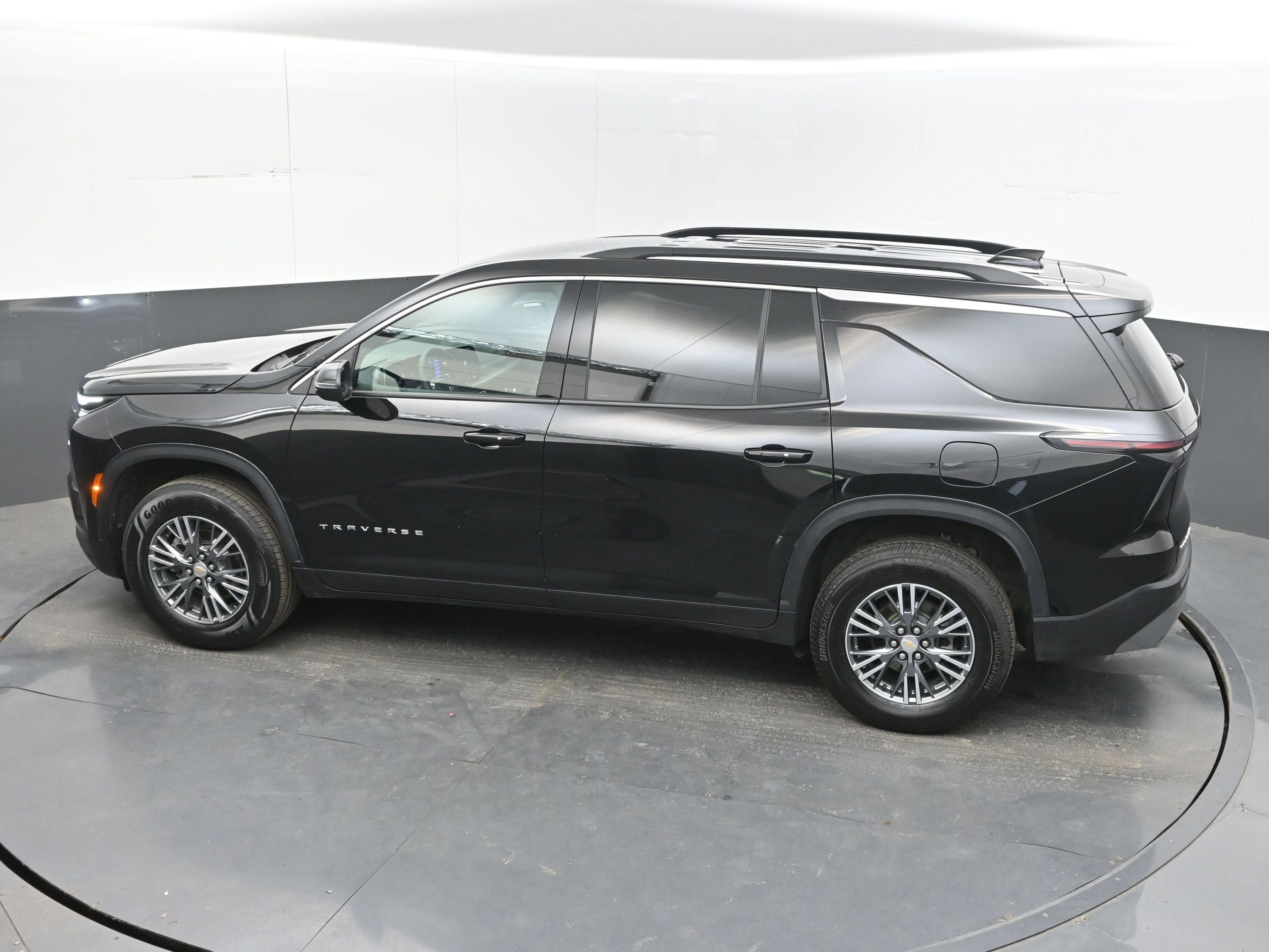 2025 Chevrolet Traverse FWD LT