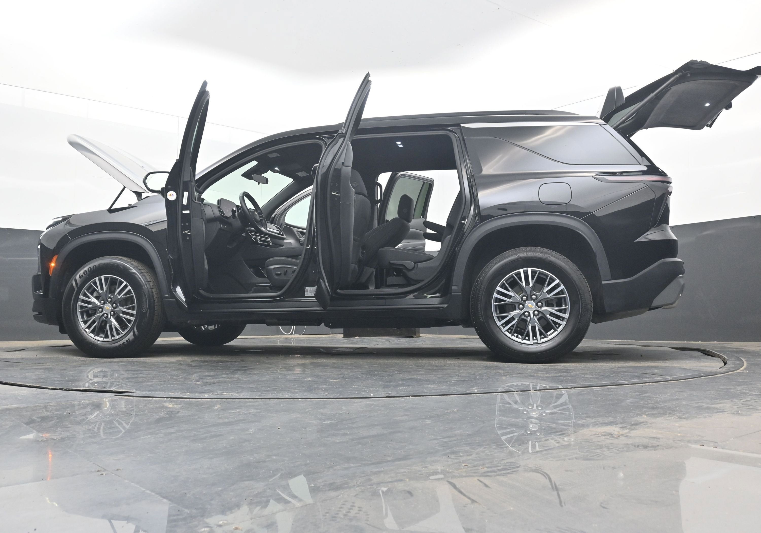 2025 Chevrolet Traverse FWD LT