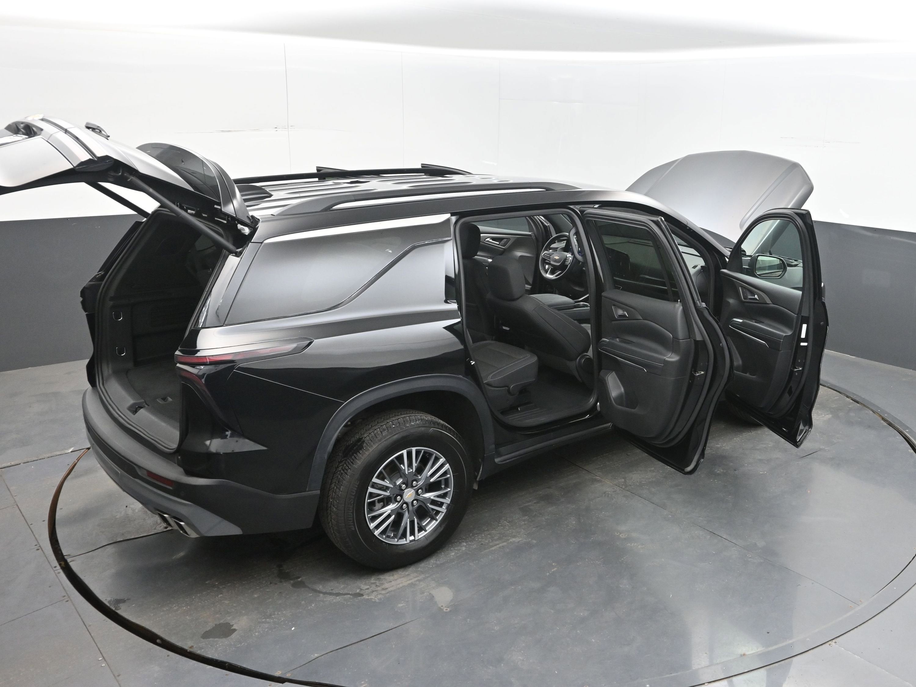2025 Chevrolet Traverse FWD LT