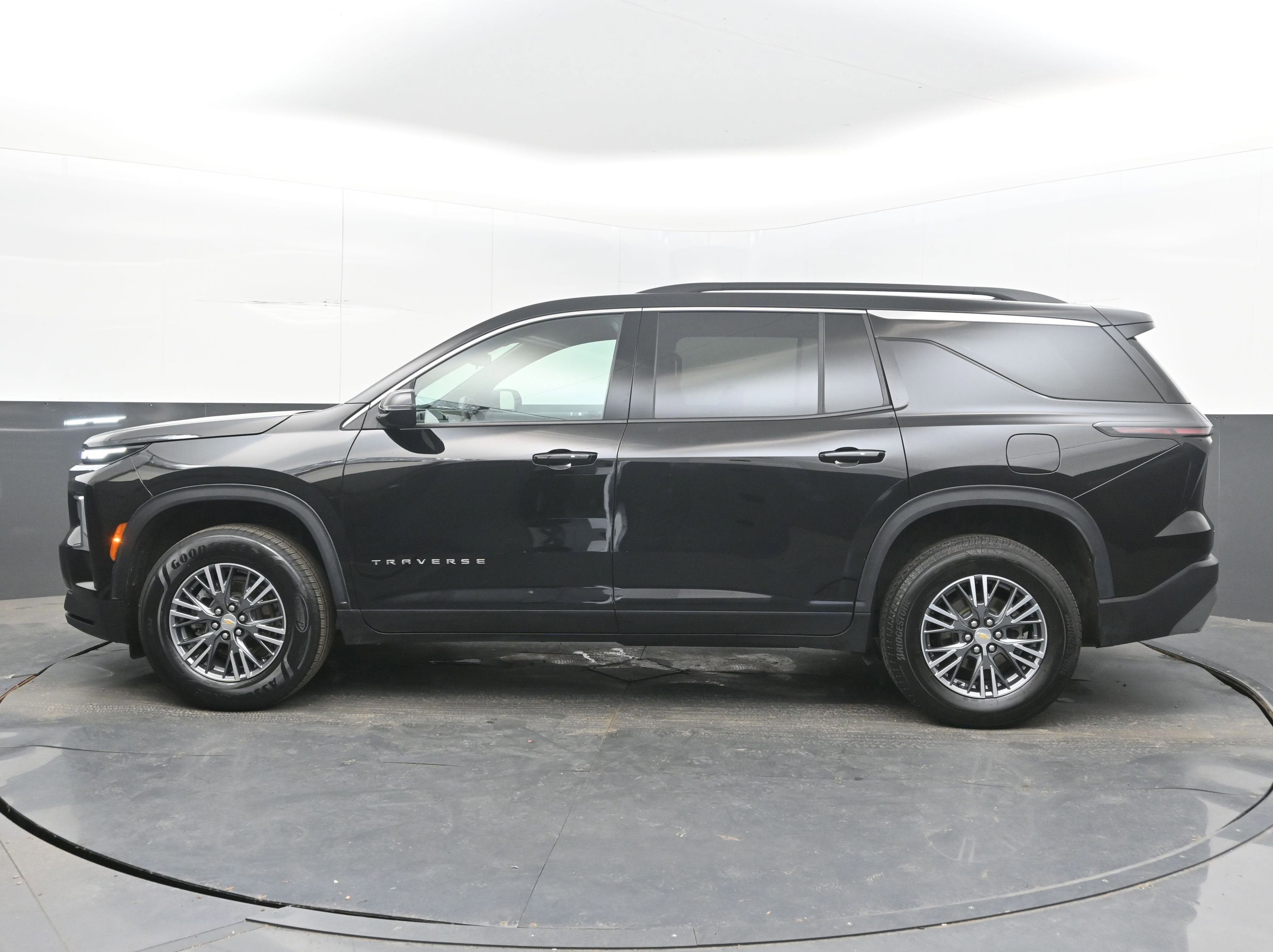 2025 Chevrolet Traverse FWD LT