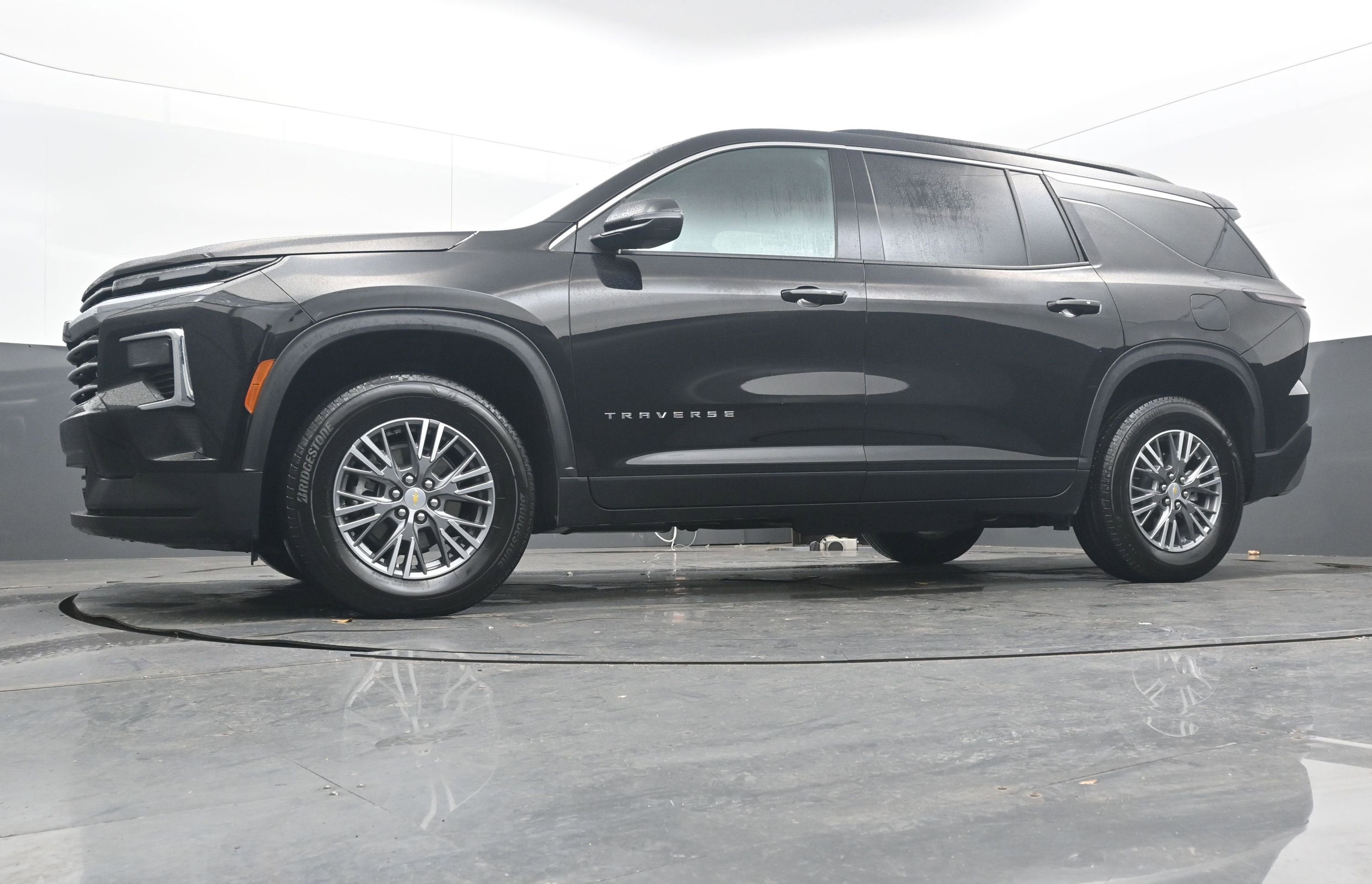 2025 Chevrolet Traverse FWD LT
