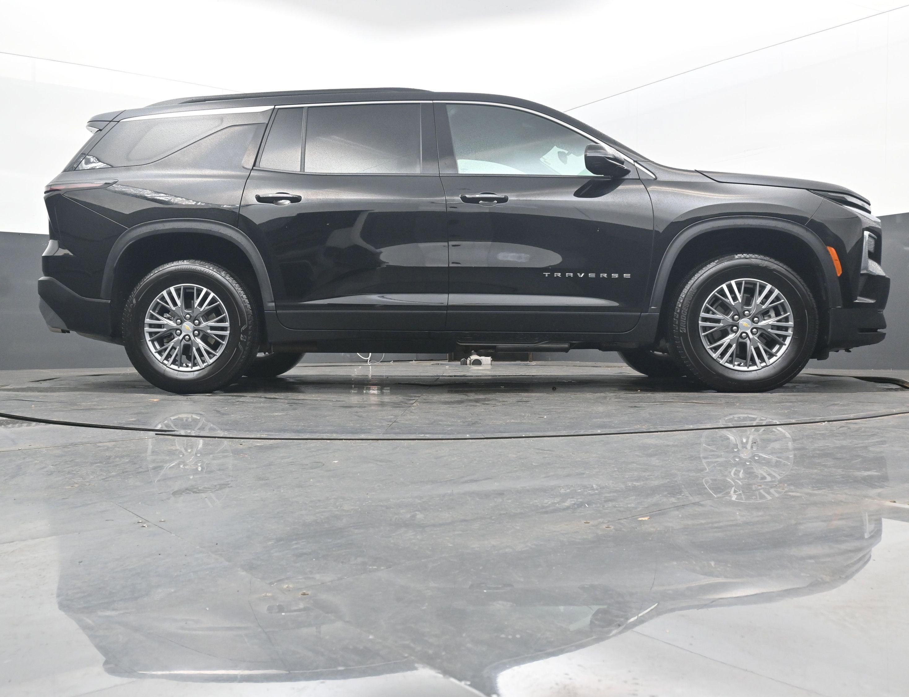 2025 Chevrolet Traverse FWD LT