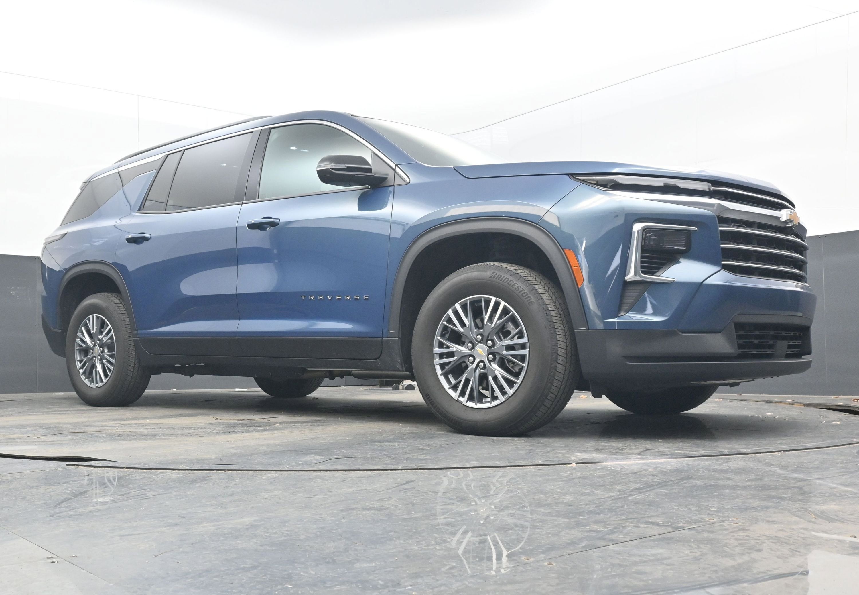 2025 Chevrolet Traverse FWD LT