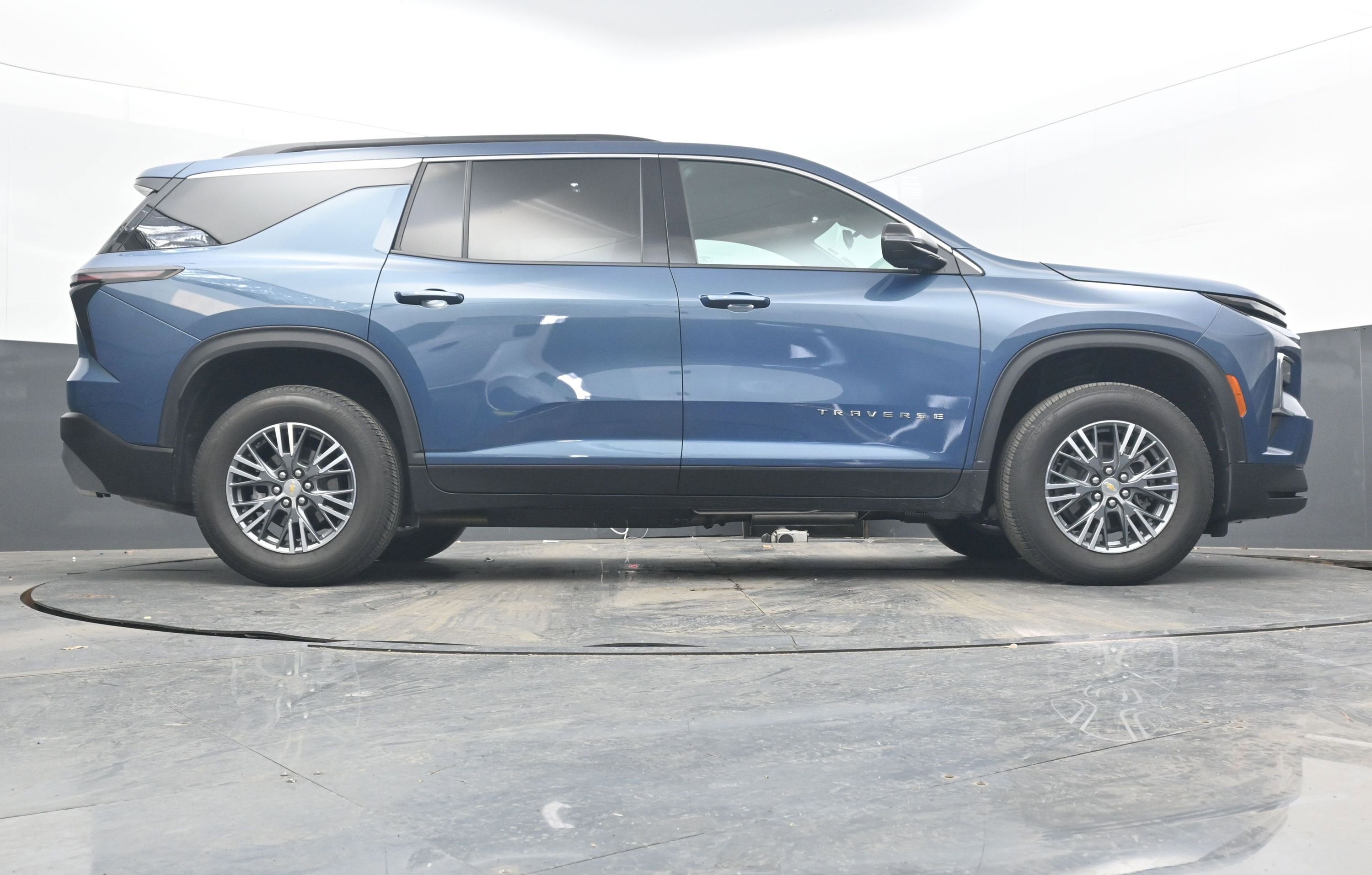 2025 Chevrolet Traverse FWD LT