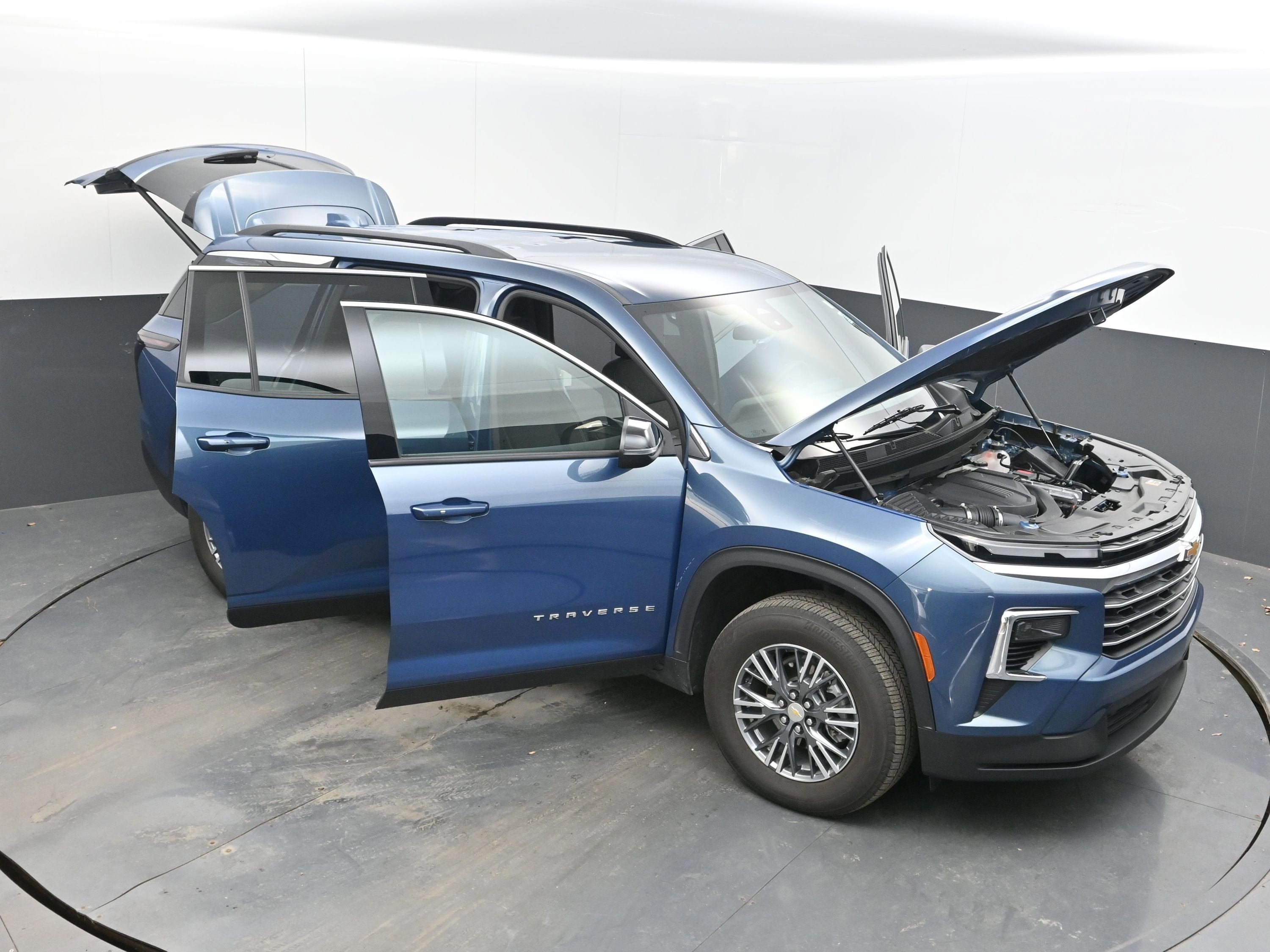 2025 Chevrolet Traverse FWD LT