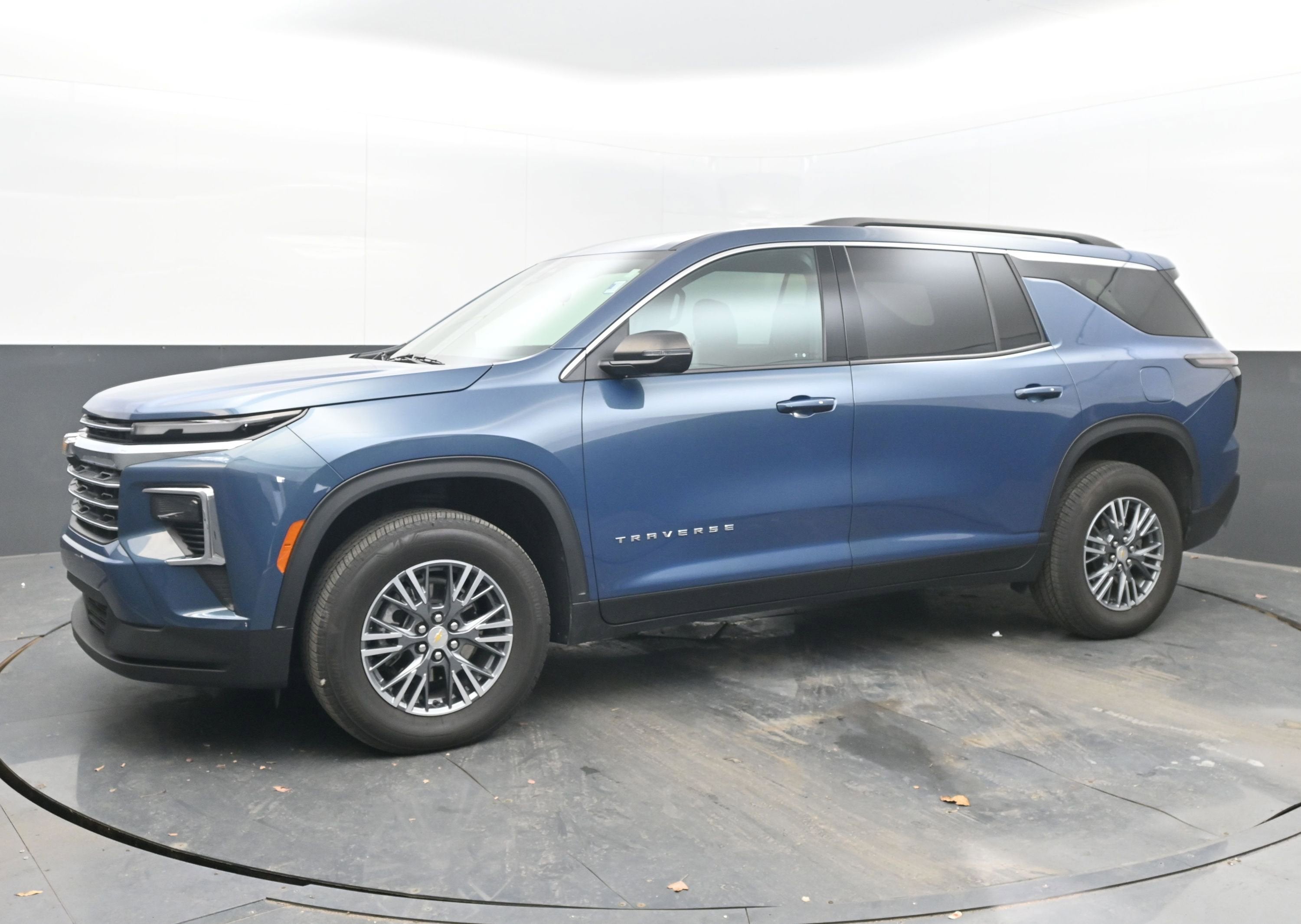 2025 Chevrolet Traverse FWD LT