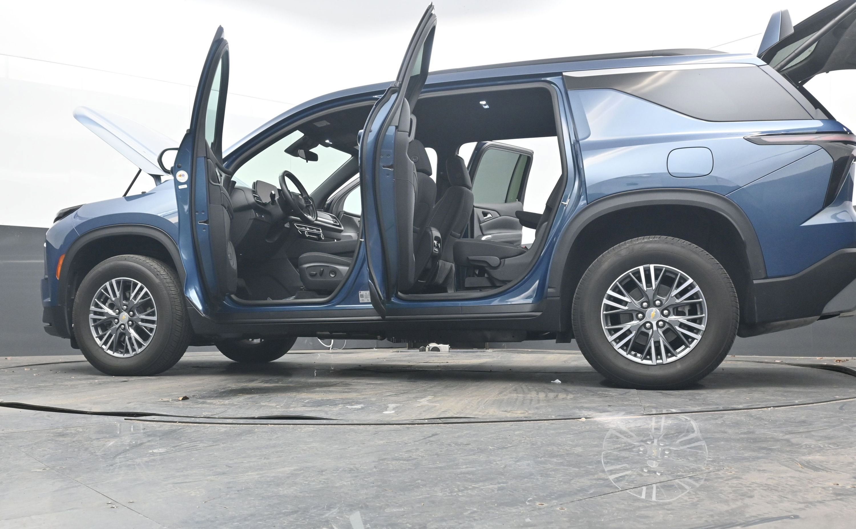 2025 Chevrolet Traverse FWD LT