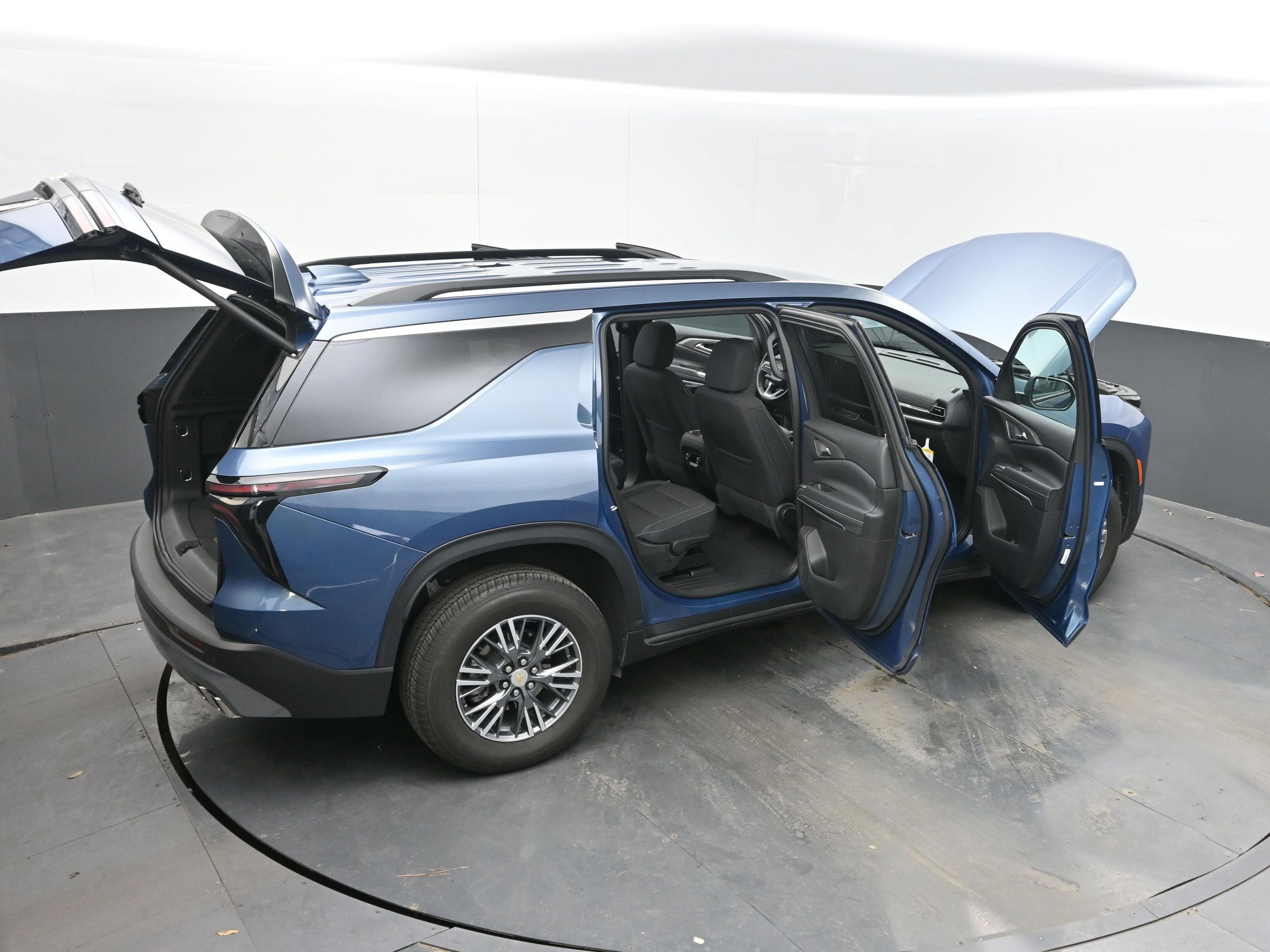 2025 Chevrolet Traverse FWD LT