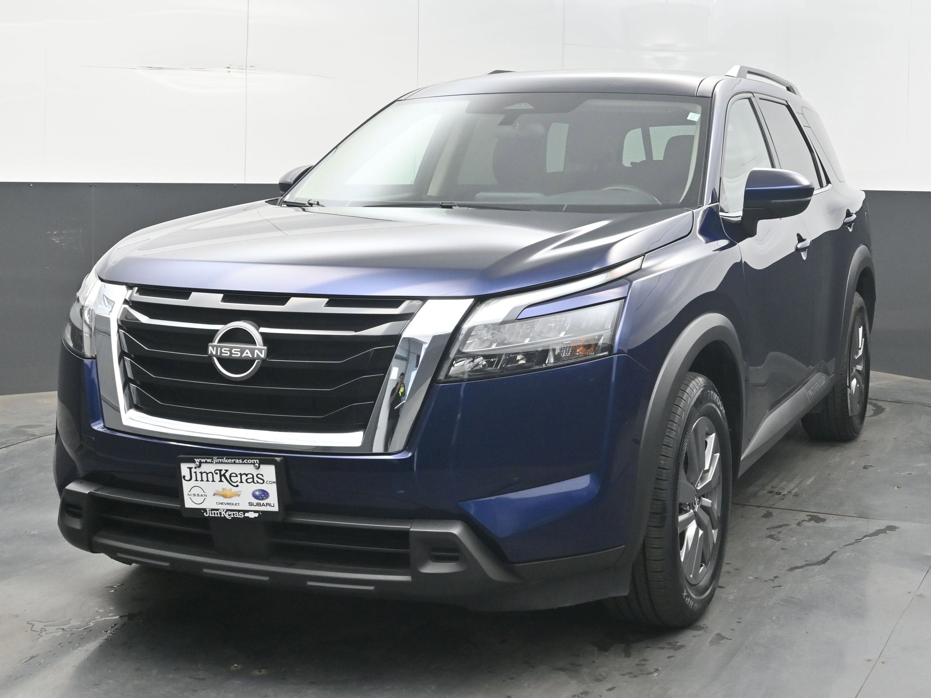 2025 Nissan Pathfinder SV