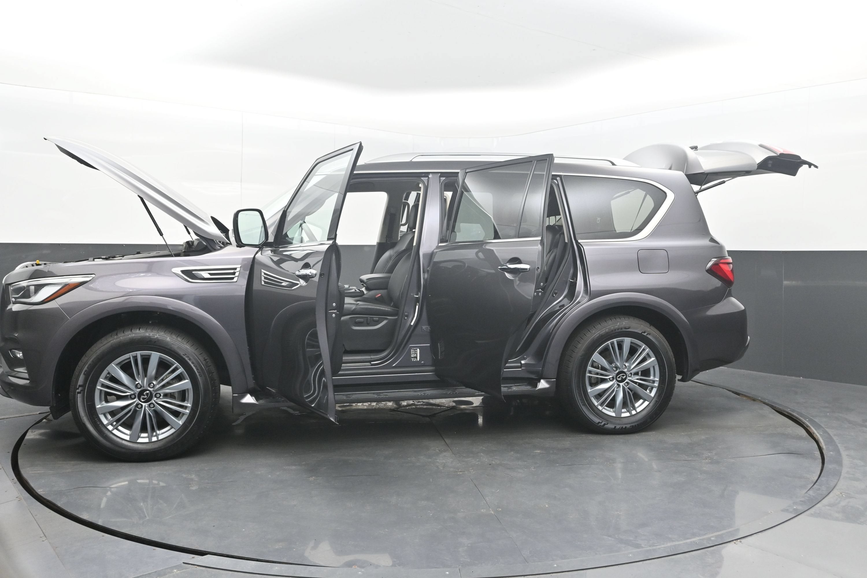 2024 INFINITI QX80 LUXE