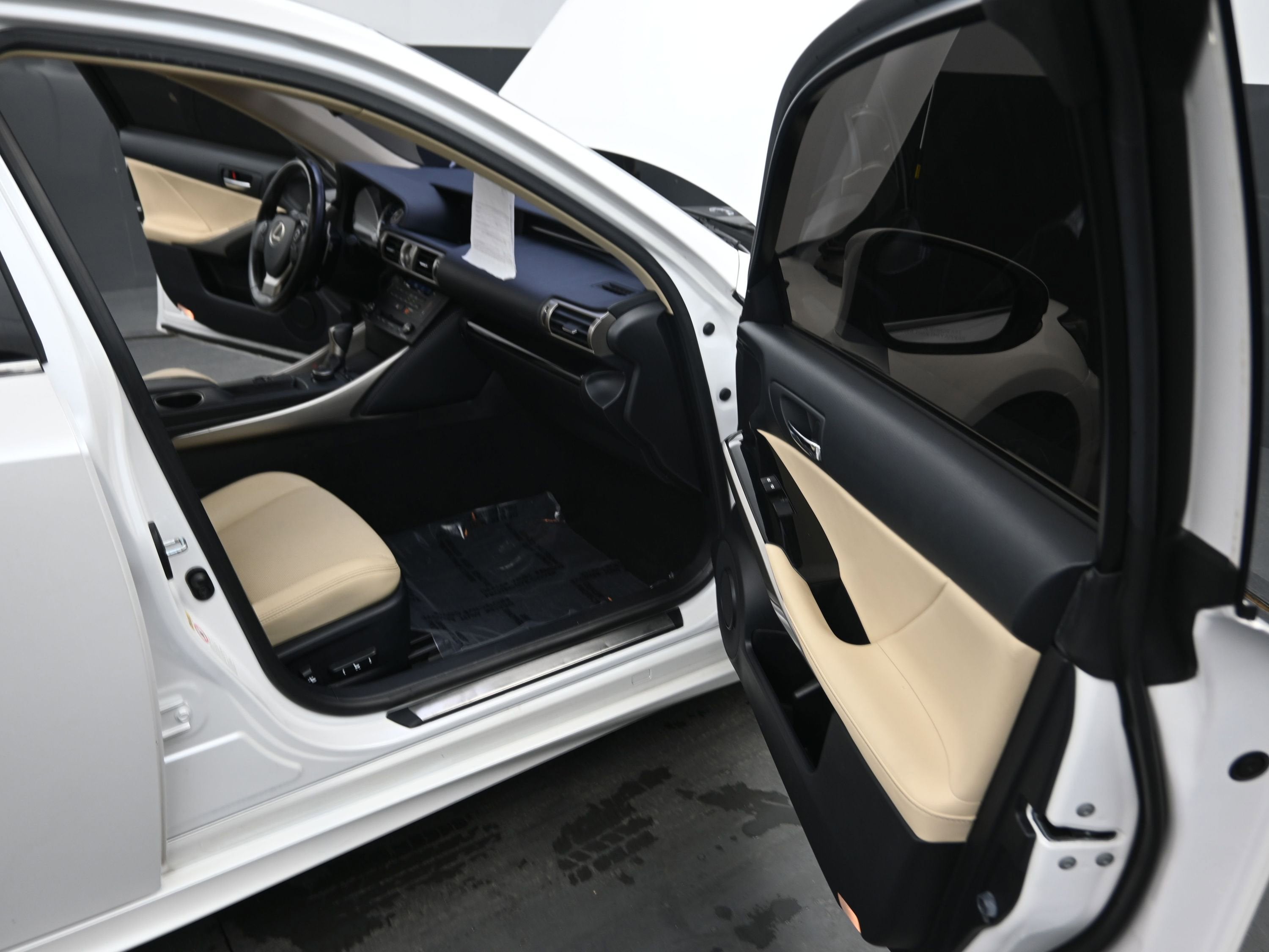 2016 Lexus IS 200t 200t