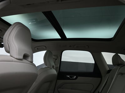 2023 Volvo XC60 Plus Dark Theme