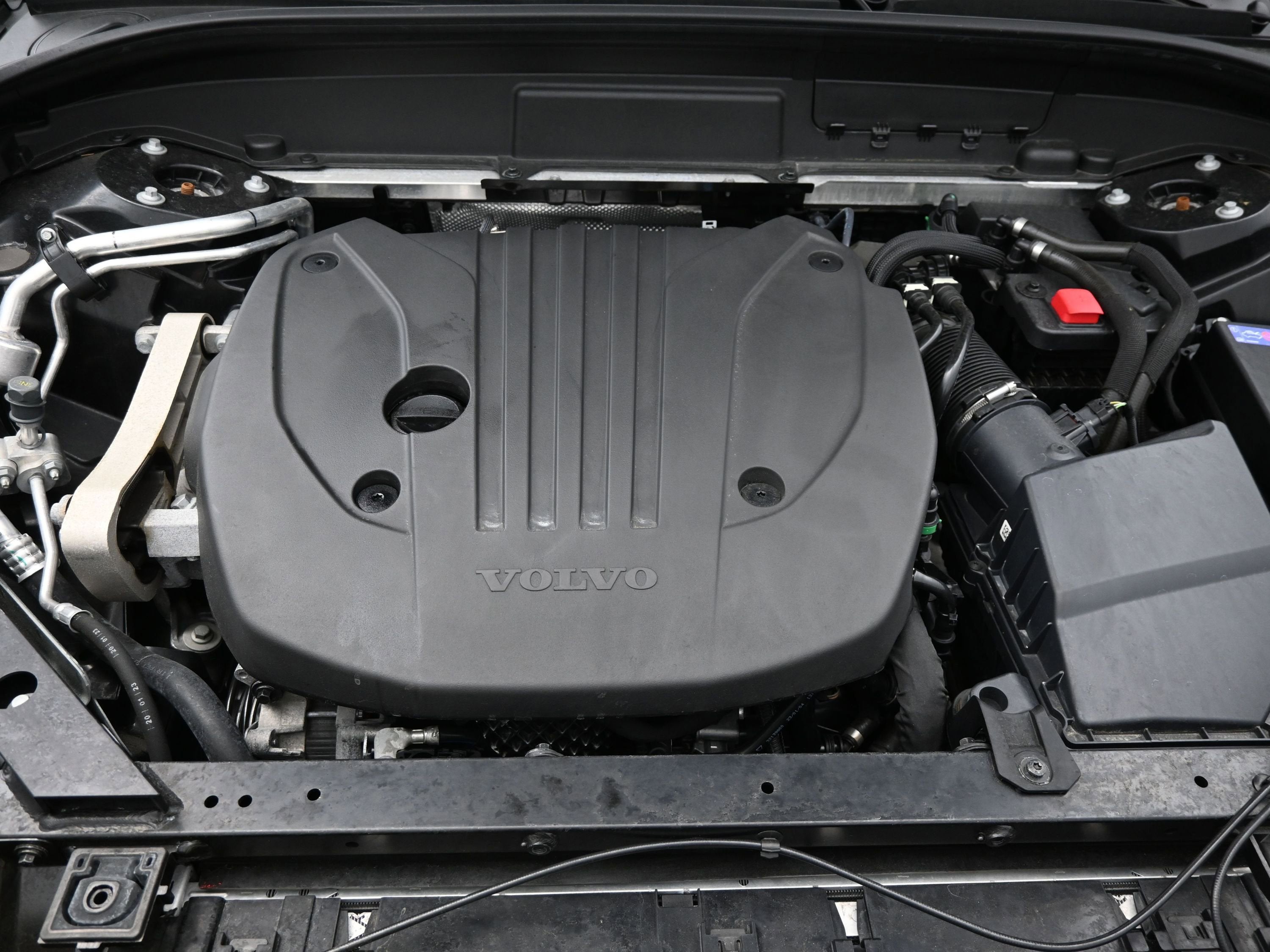 2023 Volvo XC60 Plus Dark Theme