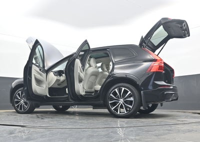 2023 Volvo XC60 Plus Dark Theme