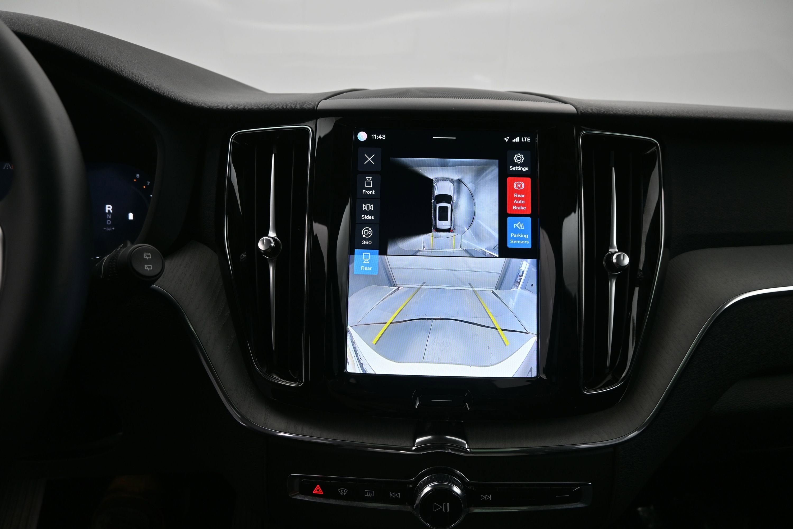 2025 Volvo XC60 Plus