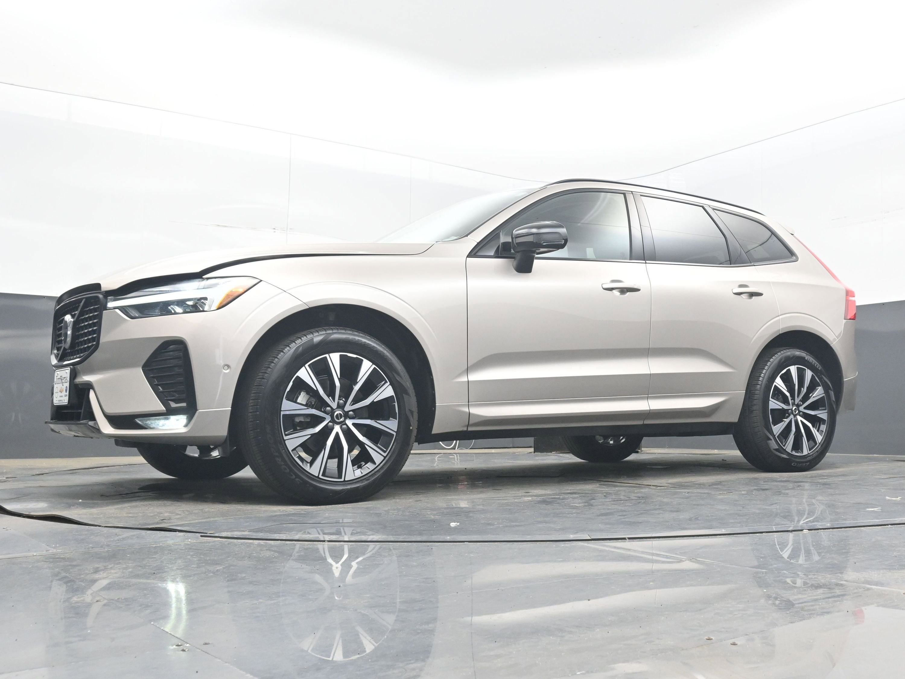 2025 Volvo XC60 Plus