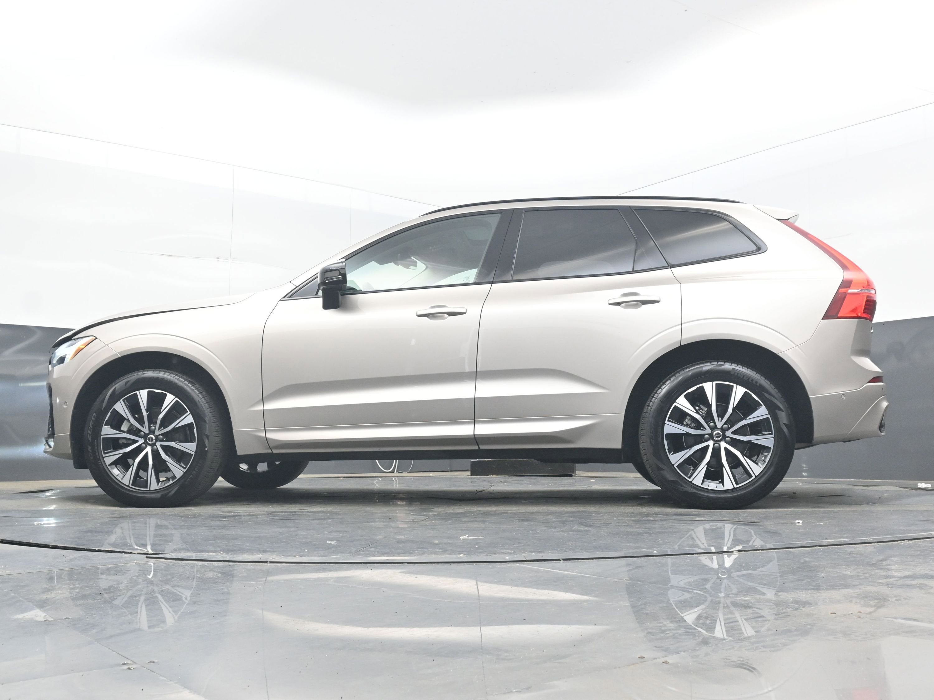 2025 Volvo XC60 Plus