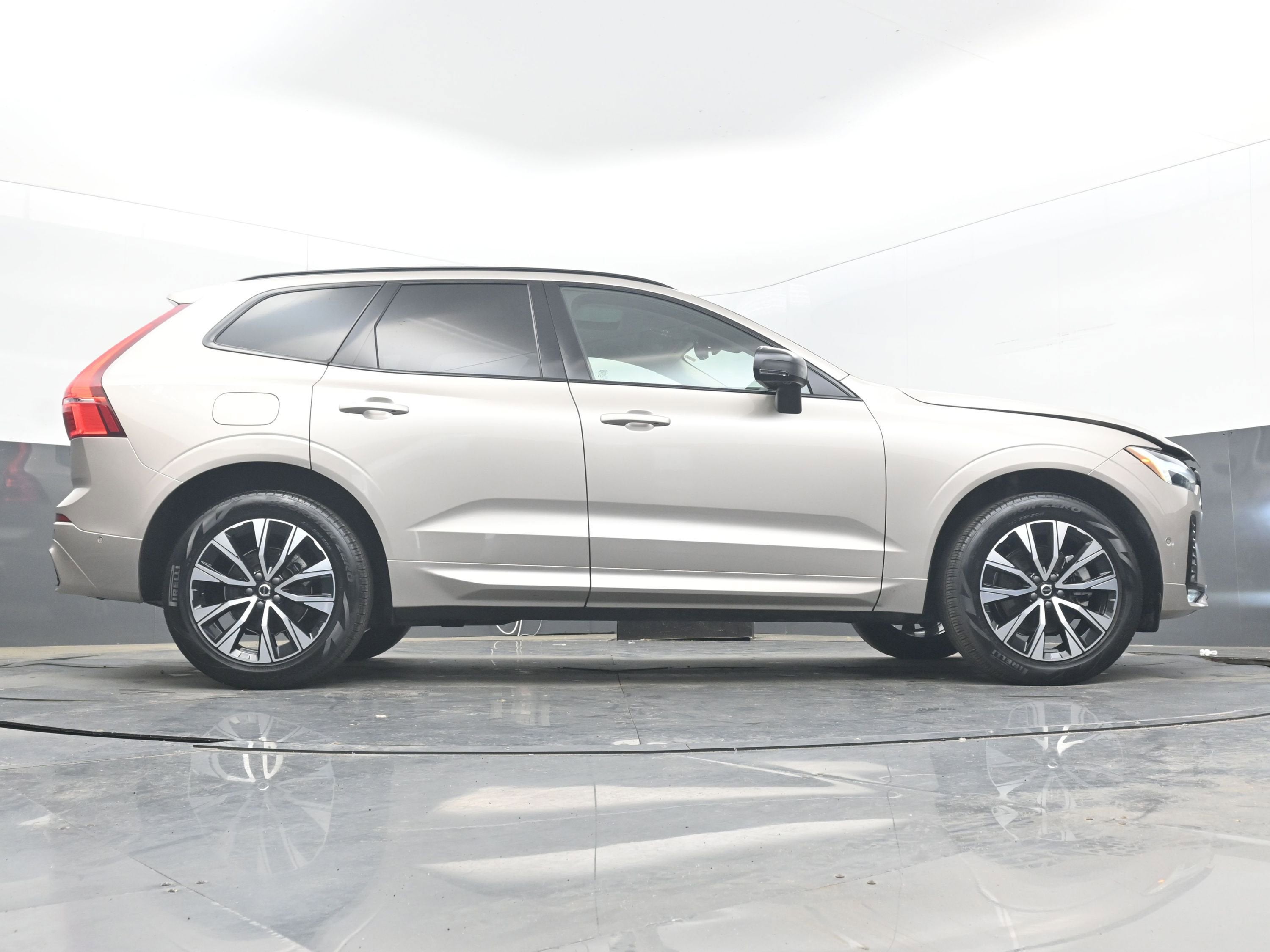 2025 Volvo XC60 Plus
