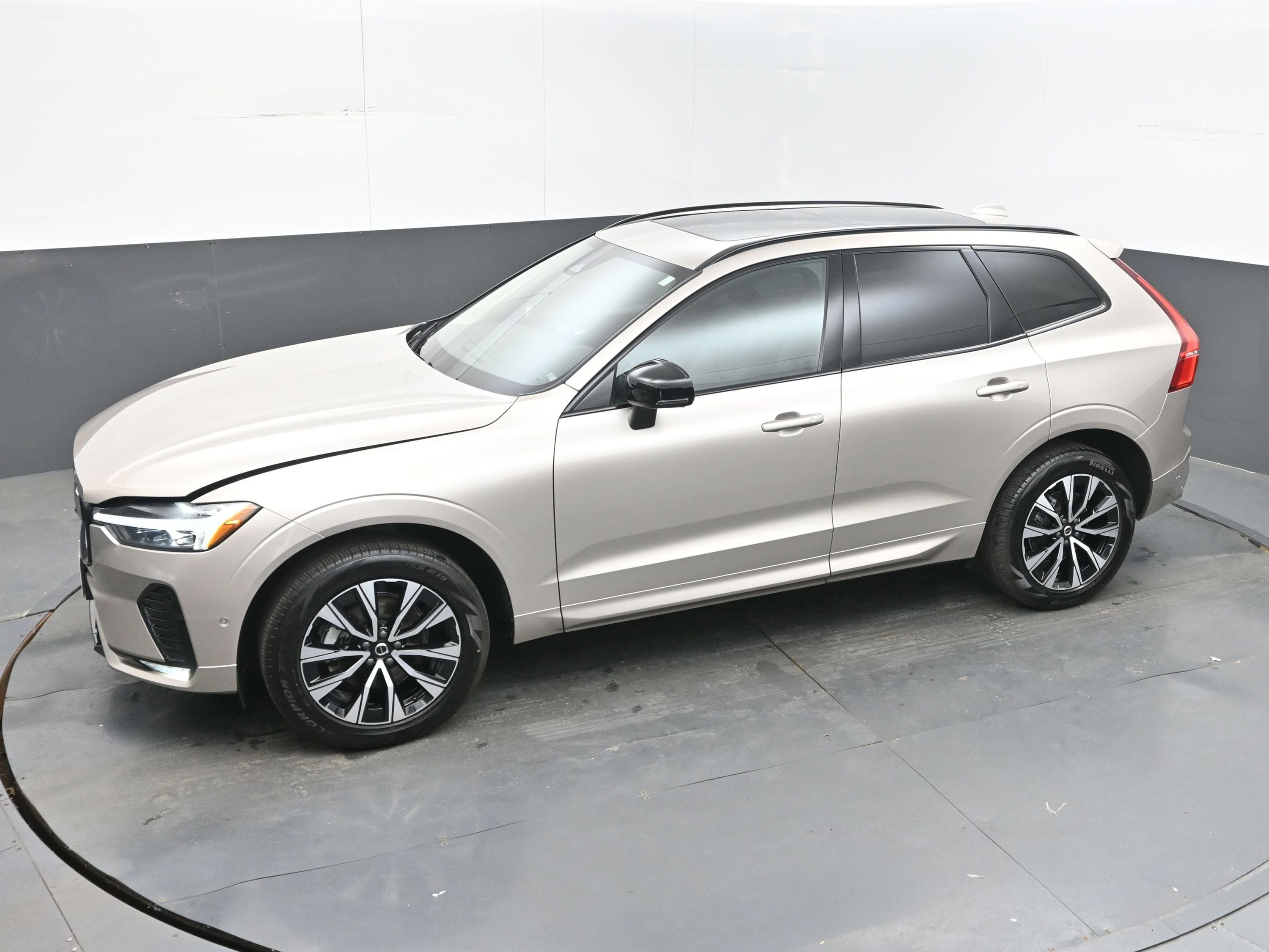 2025 Volvo XC60 Plus