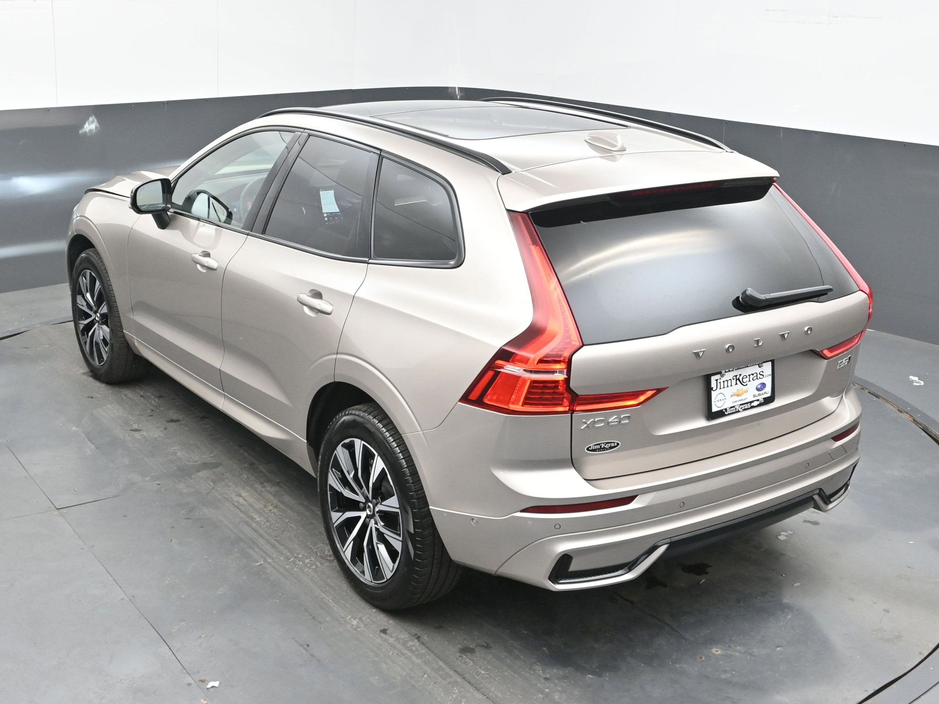 2025 Volvo XC60 Plus