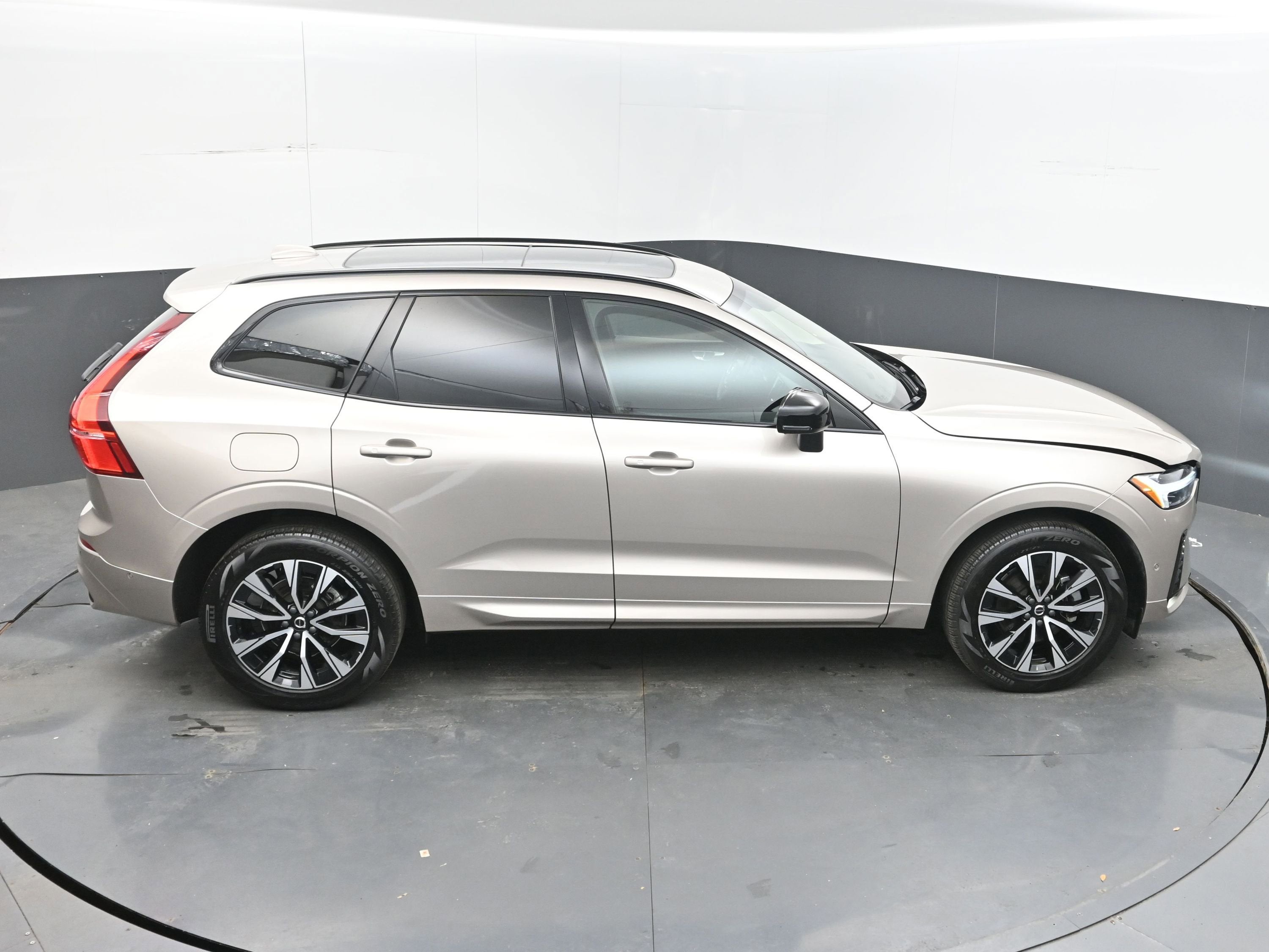 2025 Volvo XC60 Plus