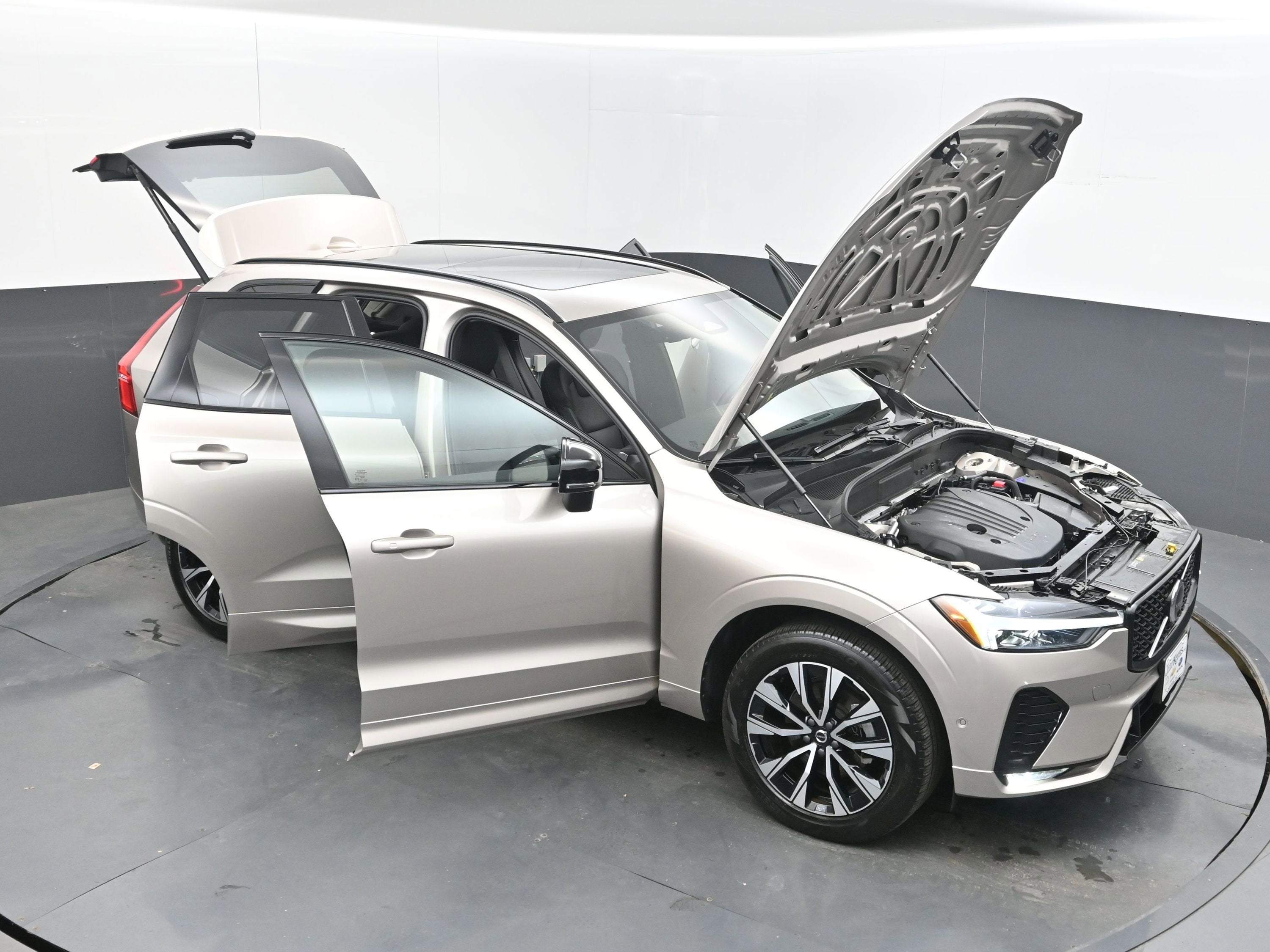 2025 Volvo XC60 Plus