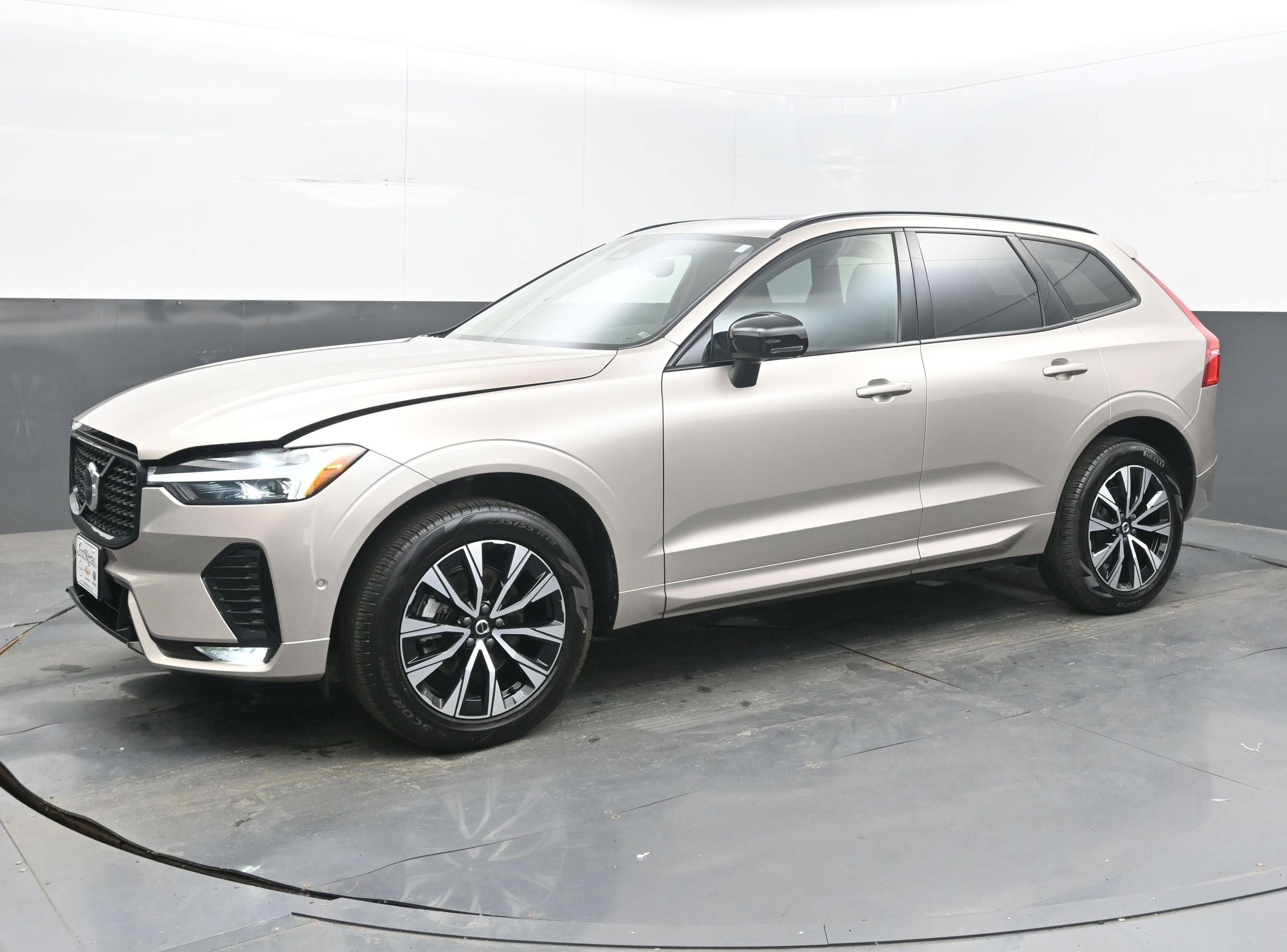 2025 Volvo XC60 Plus