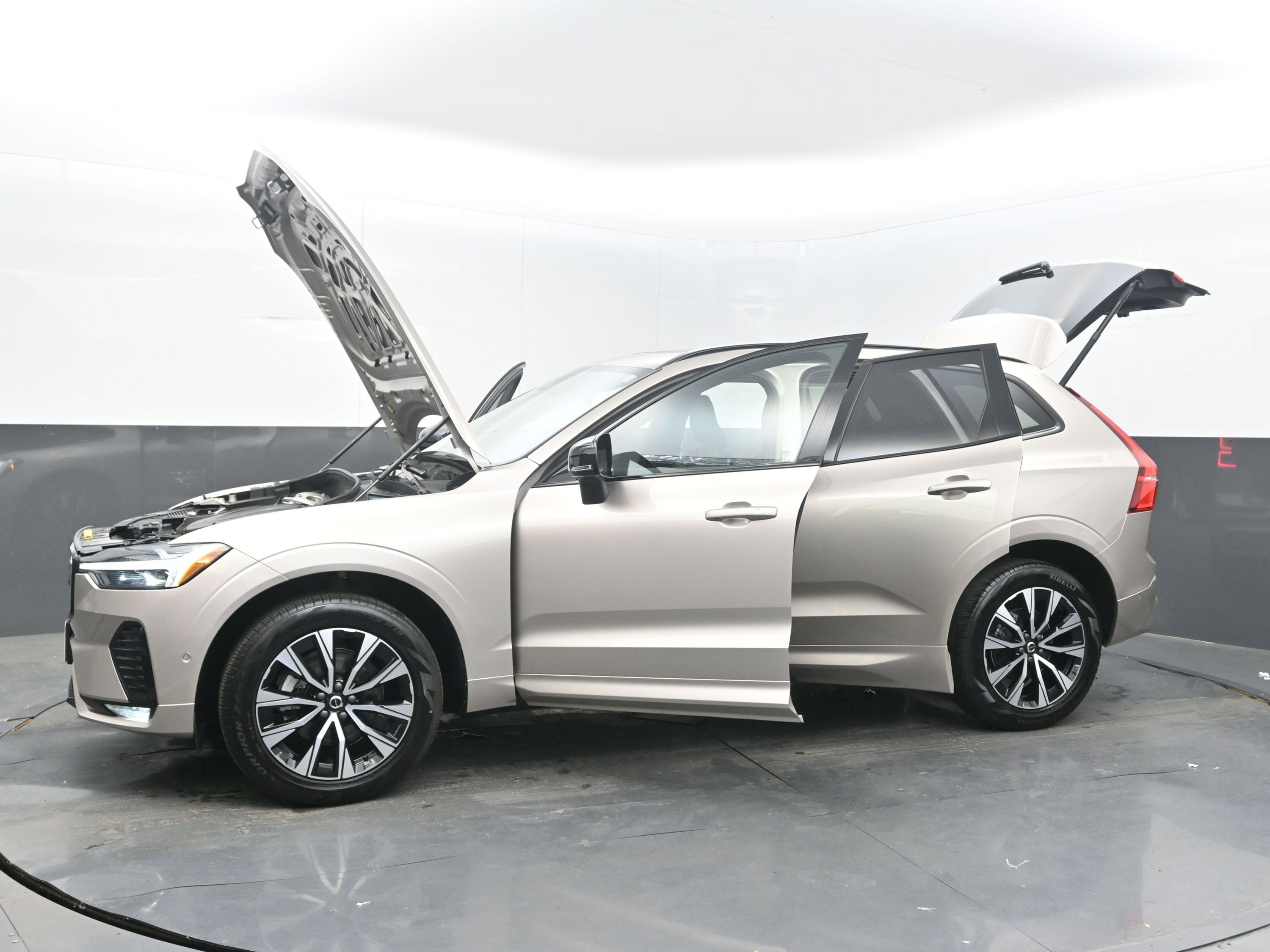 2025 Volvo XC60 Plus