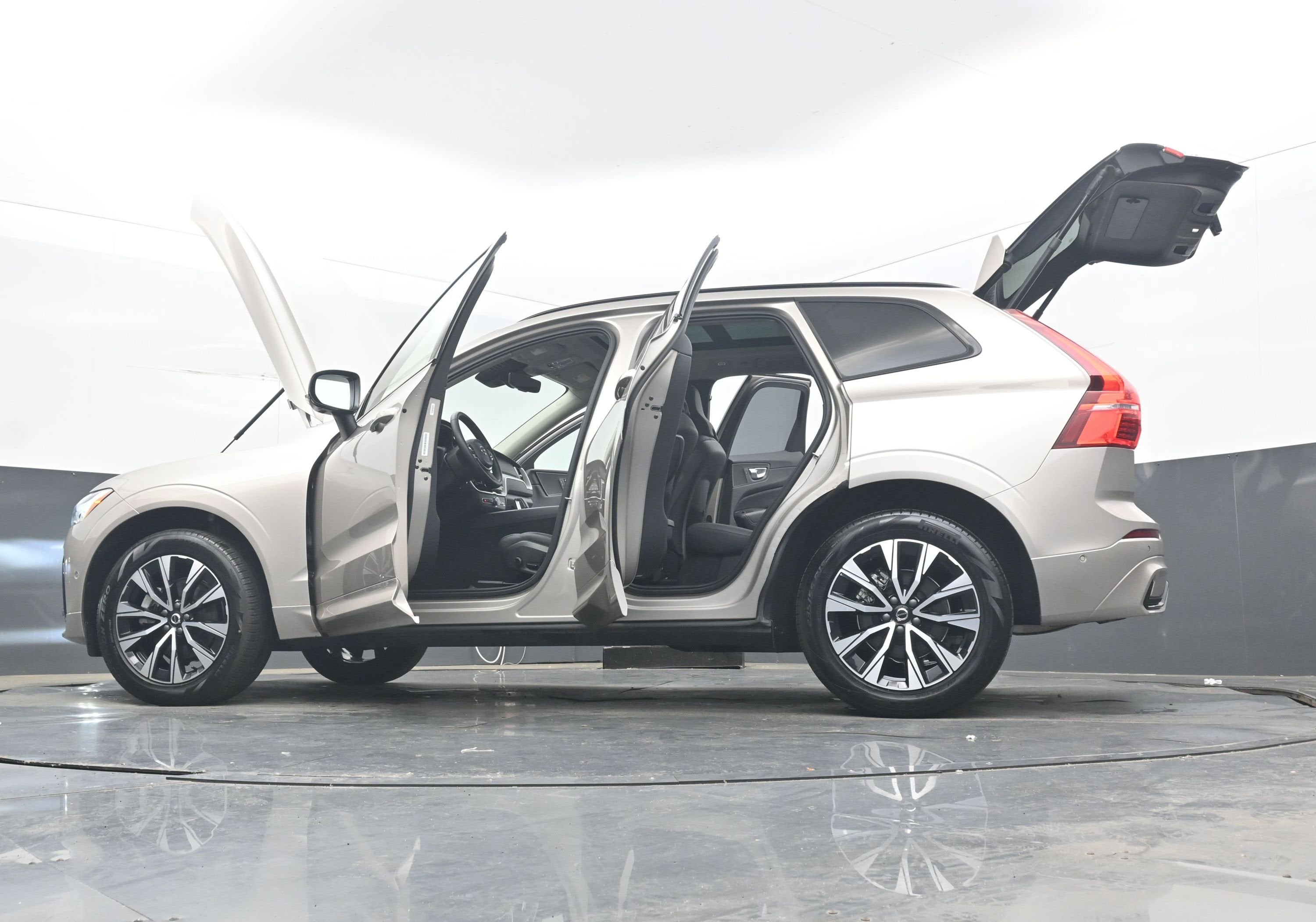 2025 Volvo XC60 Plus