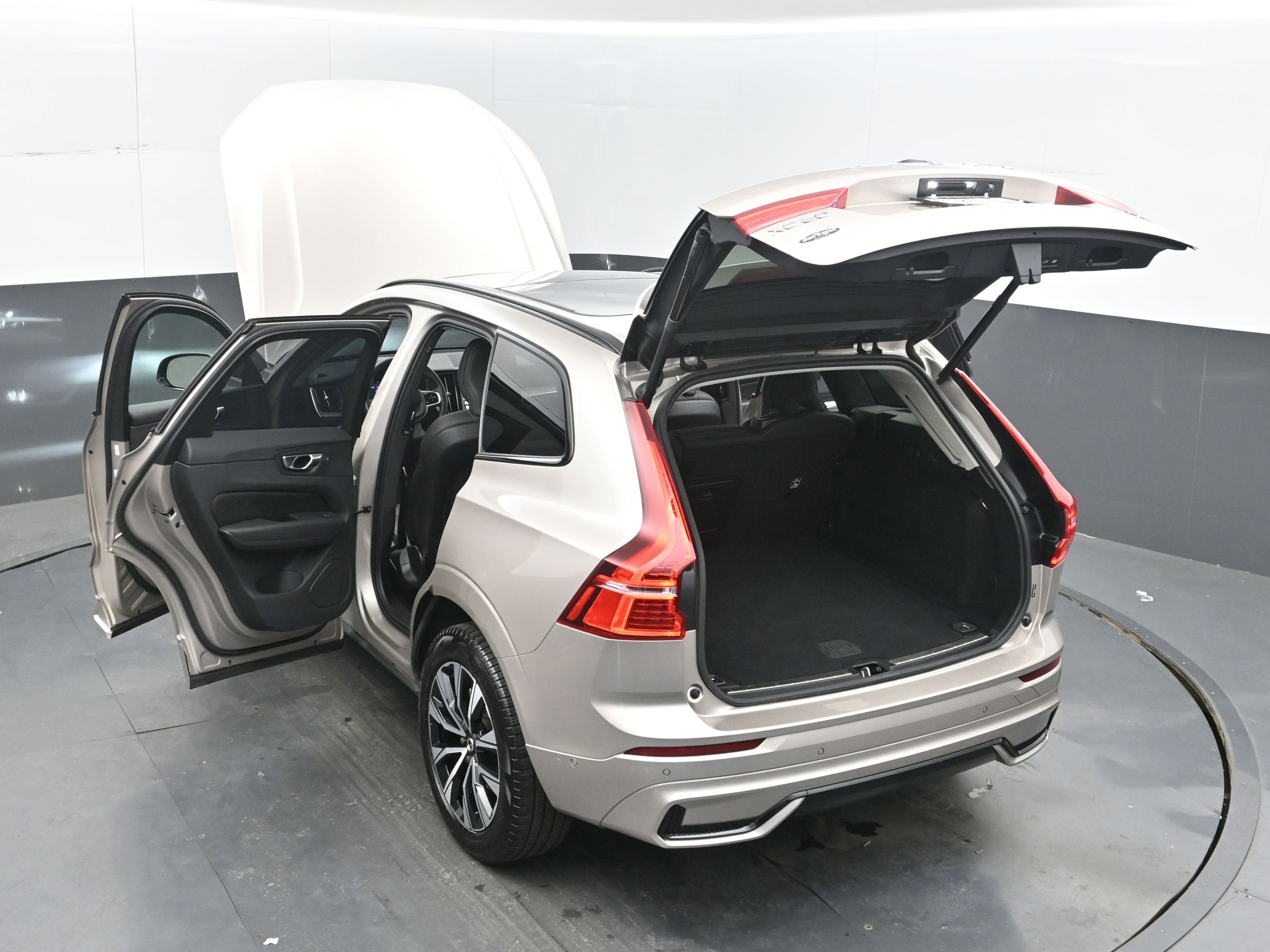 2025 Volvo XC60 Plus