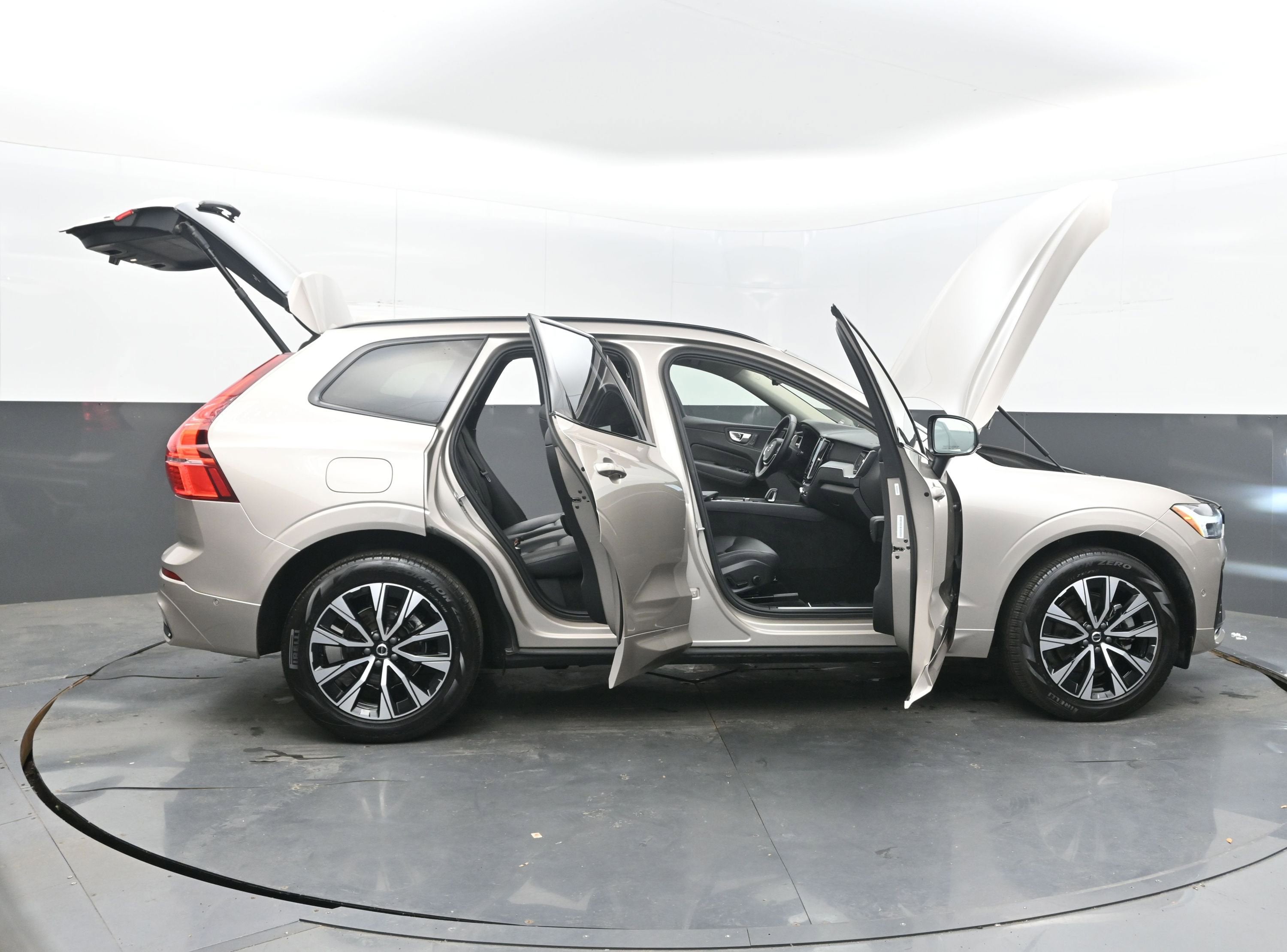 2025 Volvo XC60 Plus